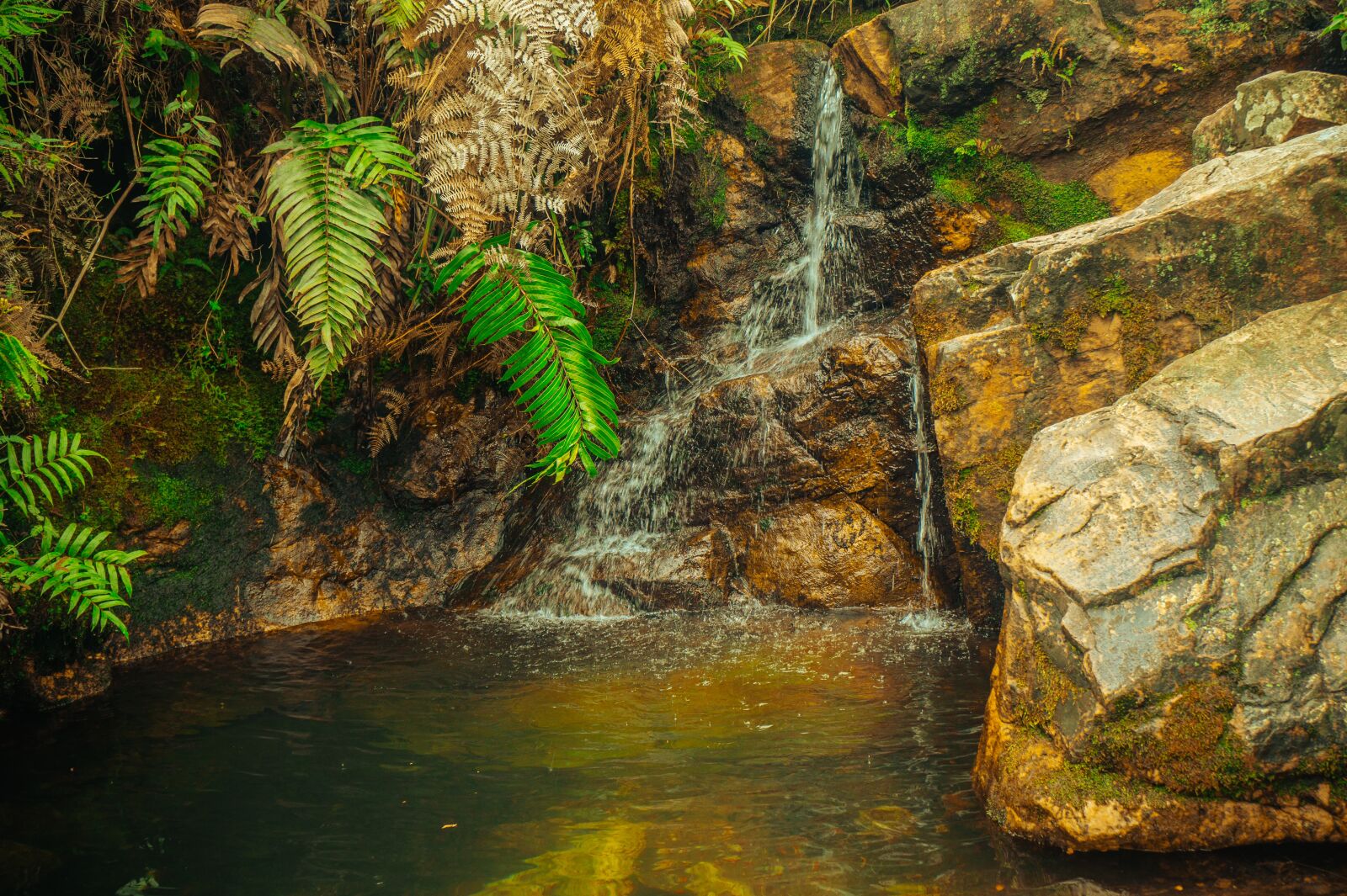 Sony Alpha a3000 + Sony E 18-55mm F3.5-5.6 OSS sample photo. Waterfall, cascade, water photography