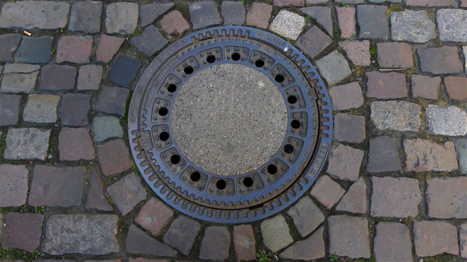 Panasonic Lumix DMC-FZ200 sample photo. Structure, patch, away photography