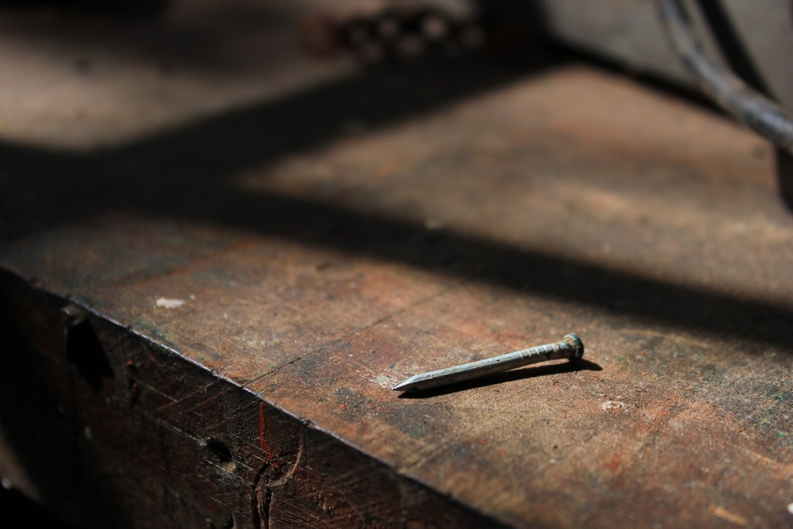 Canon EOS 550D (EOS Rebel T2i / EOS Kiss X4) sample photo. Nail, weathered, repairs photography