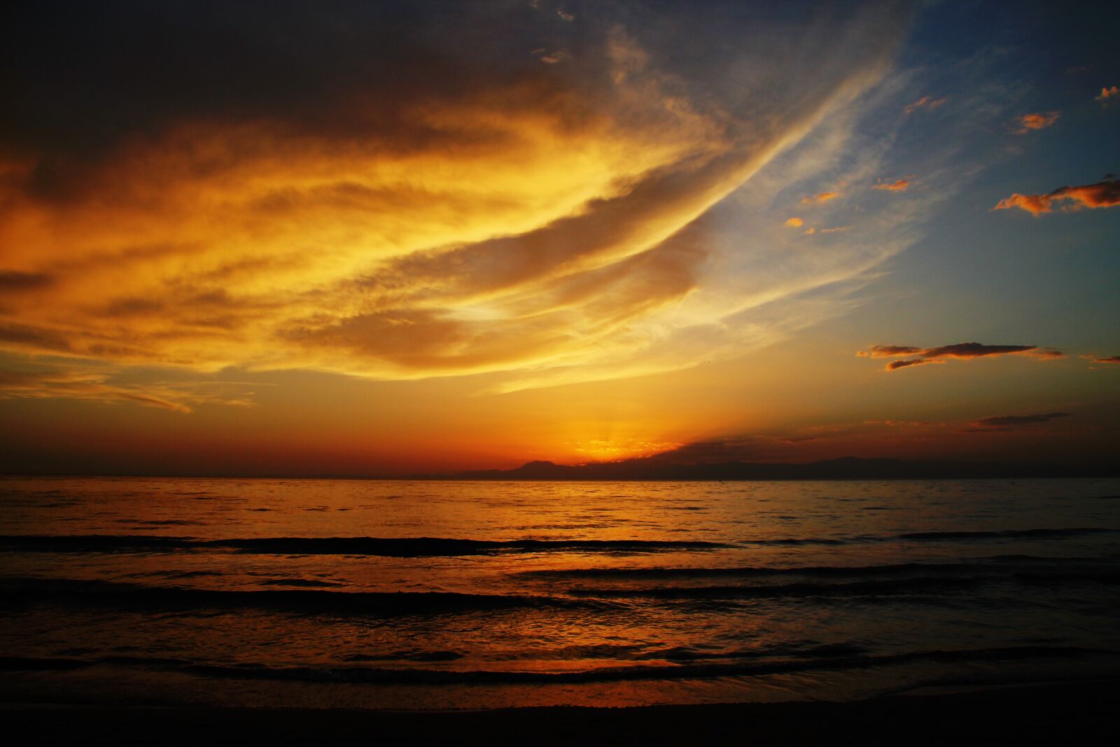 Canon EOS 1100D (EOS Rebel T3 / EOS Kiss X50) sample photo. Clouds, color, sky photography