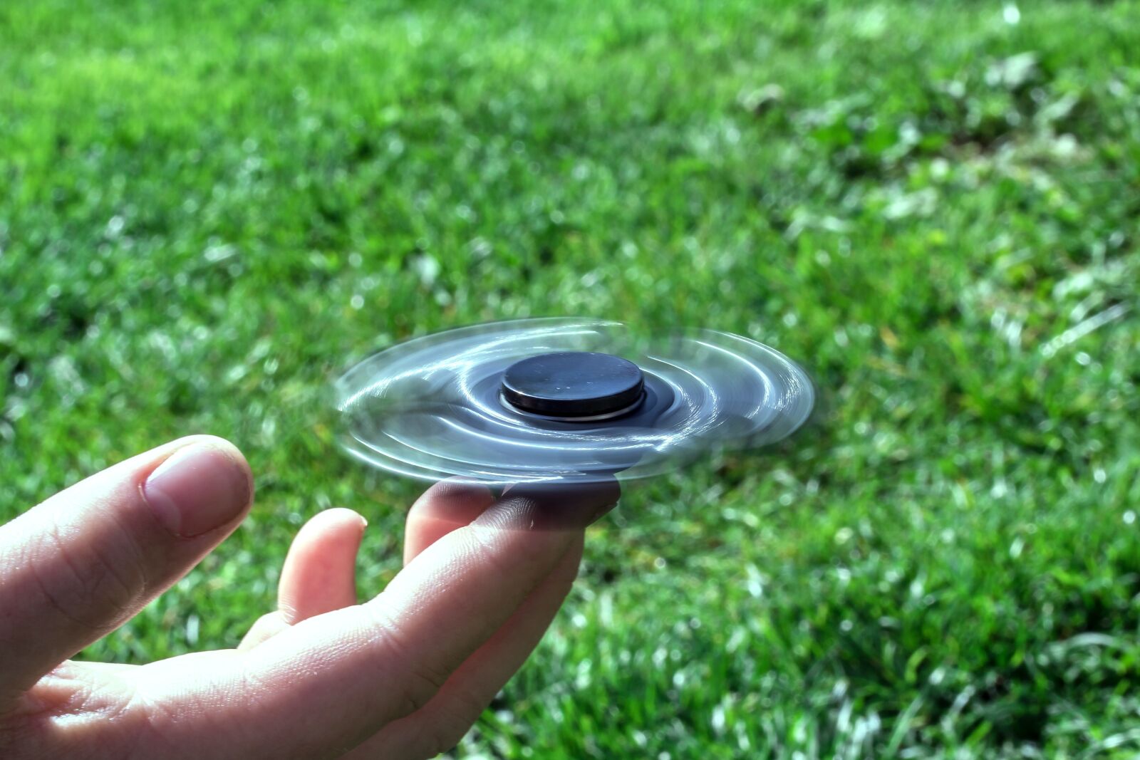 Canon EF-S 60mm F2.8 Macro USM sample photo. Fidget spinner, spinner, toys photography