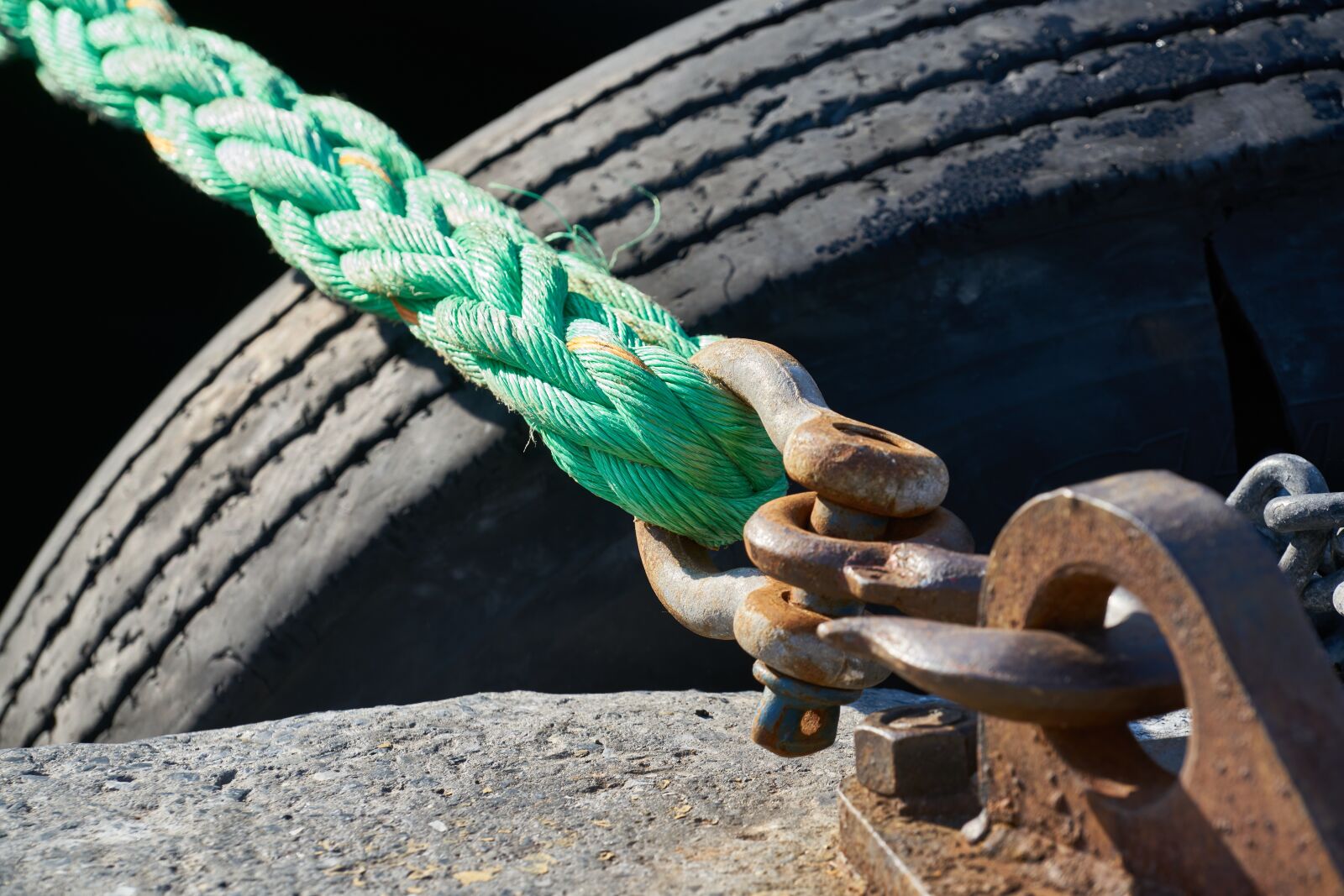 Sony a7R II + Sony FE 70-200mm F4 G OSS sample photo. Rope, solid, old photography