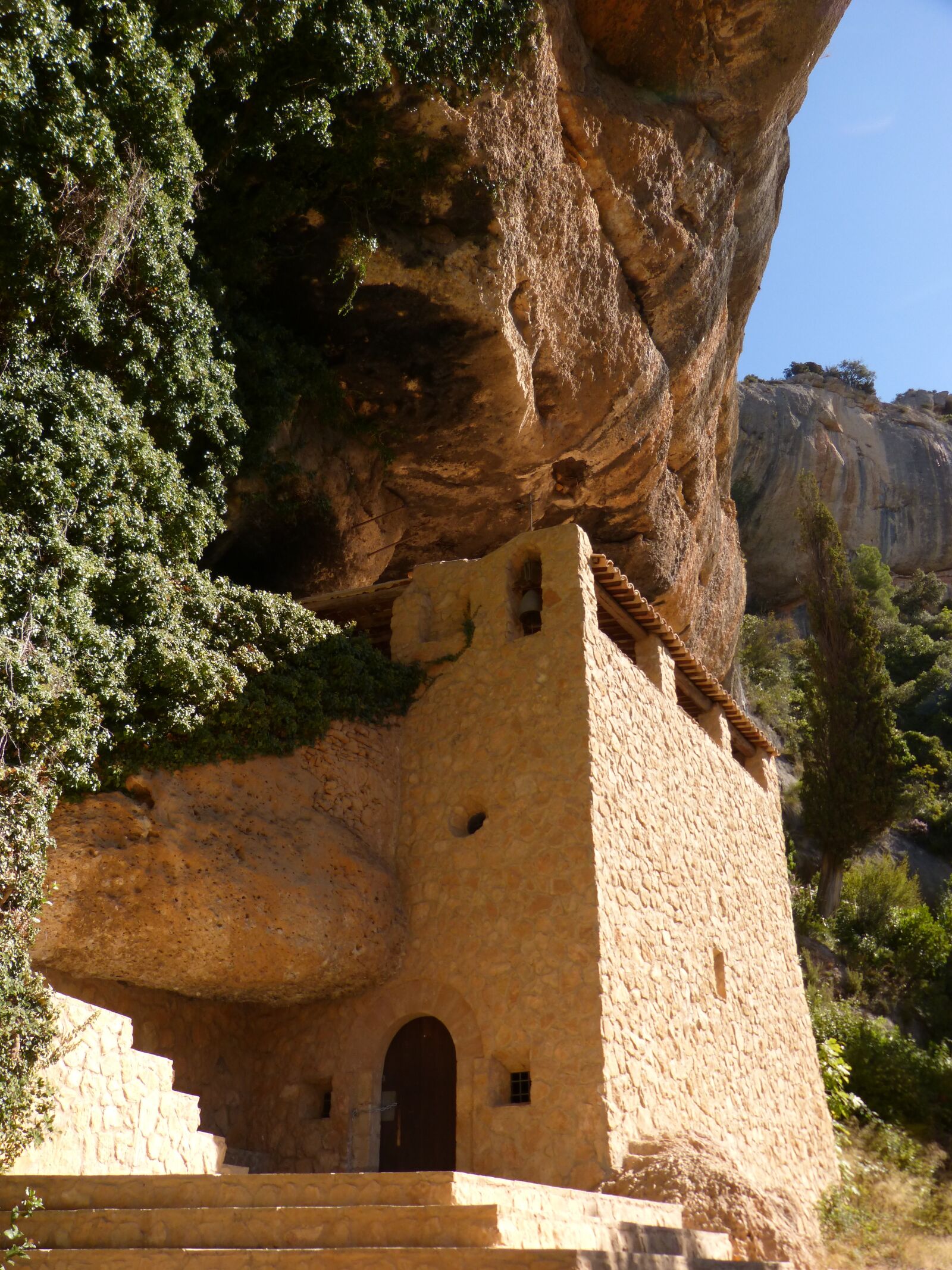 Panasonic DMC-FZ62 sample photo. Hermitage, rock, landscape photography