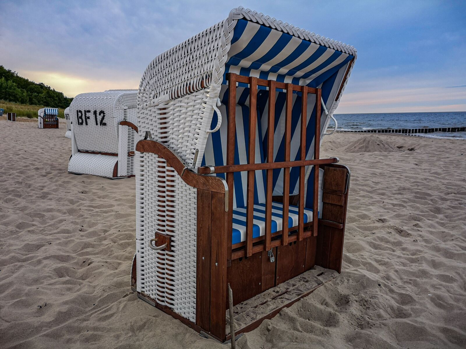HUAWEI CLT-L29 sample photo. Beach chair, sea, sunset photography