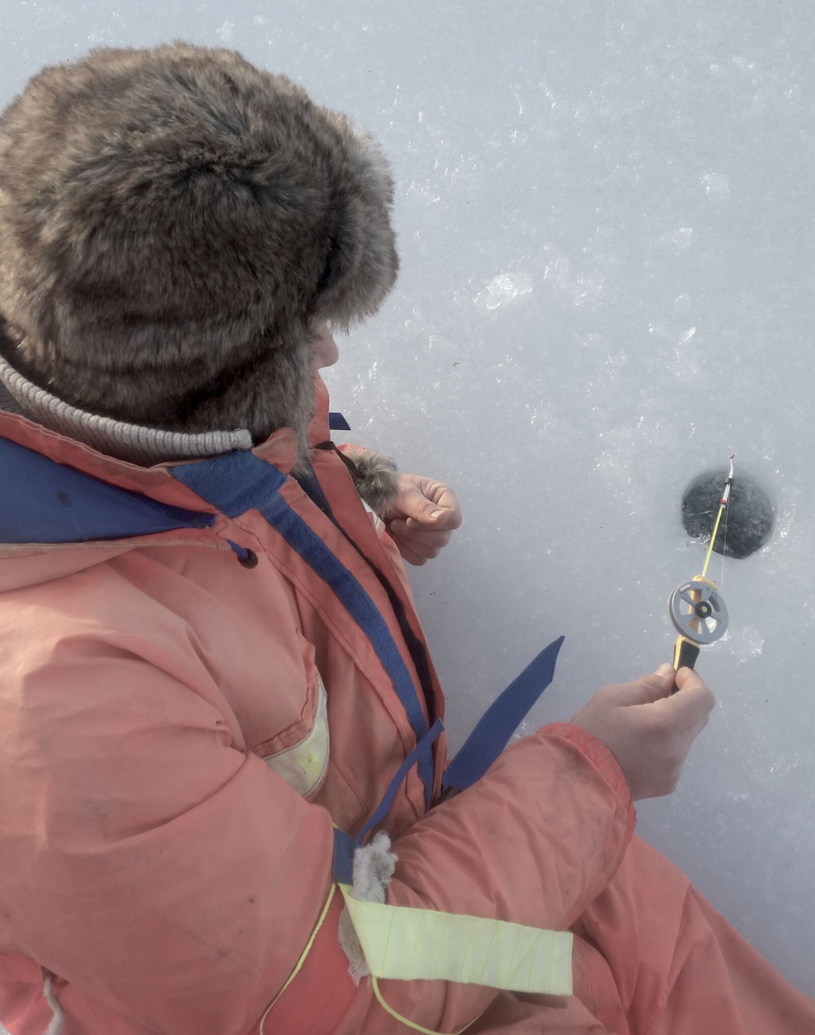 Samsung Galaxy S5 sample photo. Fishing, ice fishing, man photography