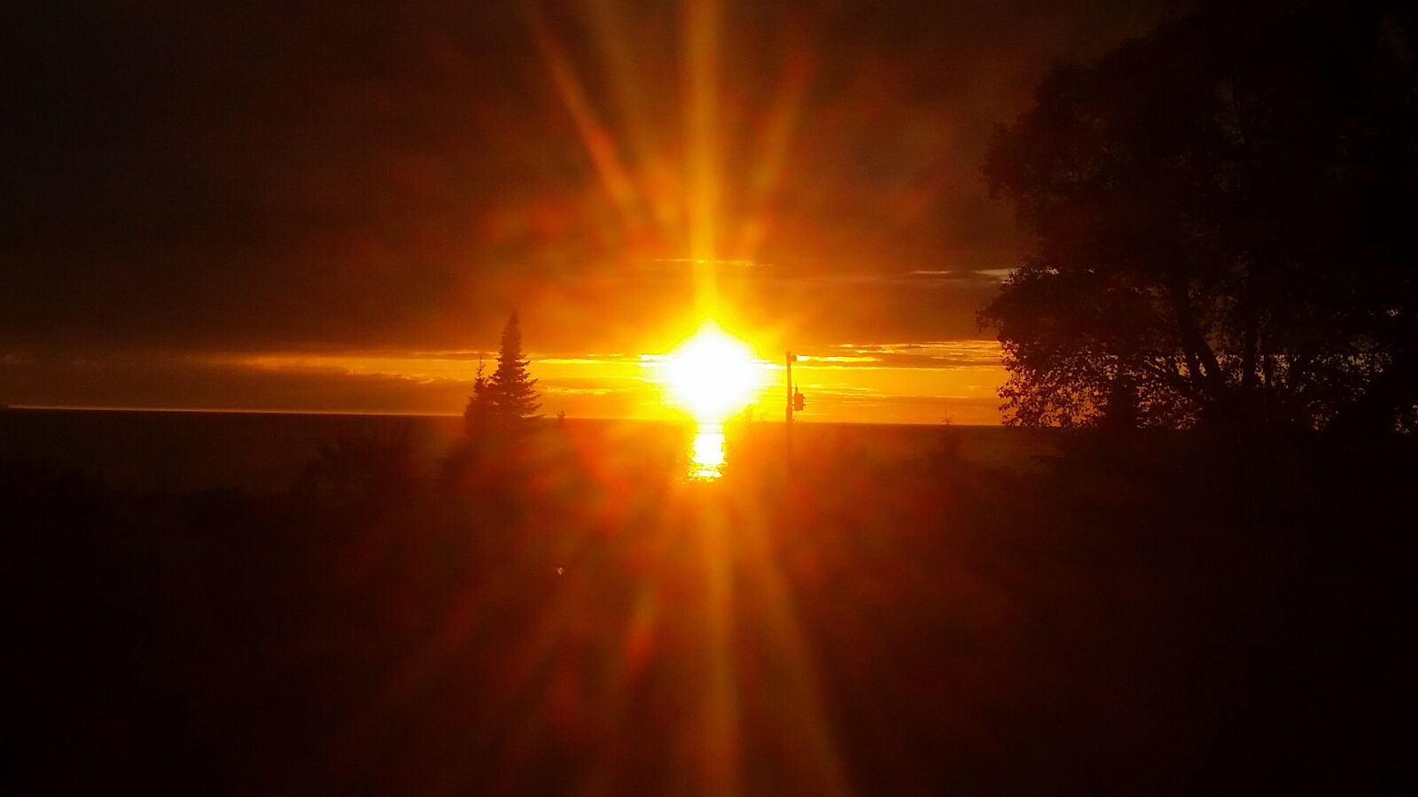 Samsung Galaxy S5 sample photo. Sun, sunset, beaver island photography