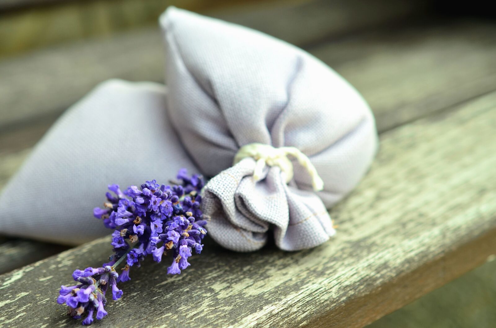 Nikon D5100 sample photo. Lavender, fabric, bag, wood photography