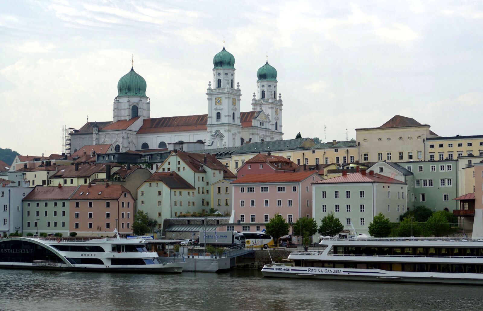 Panasonic Lumix DMC-FZ1000 sample photo. Passau, bavaria, historic center photography