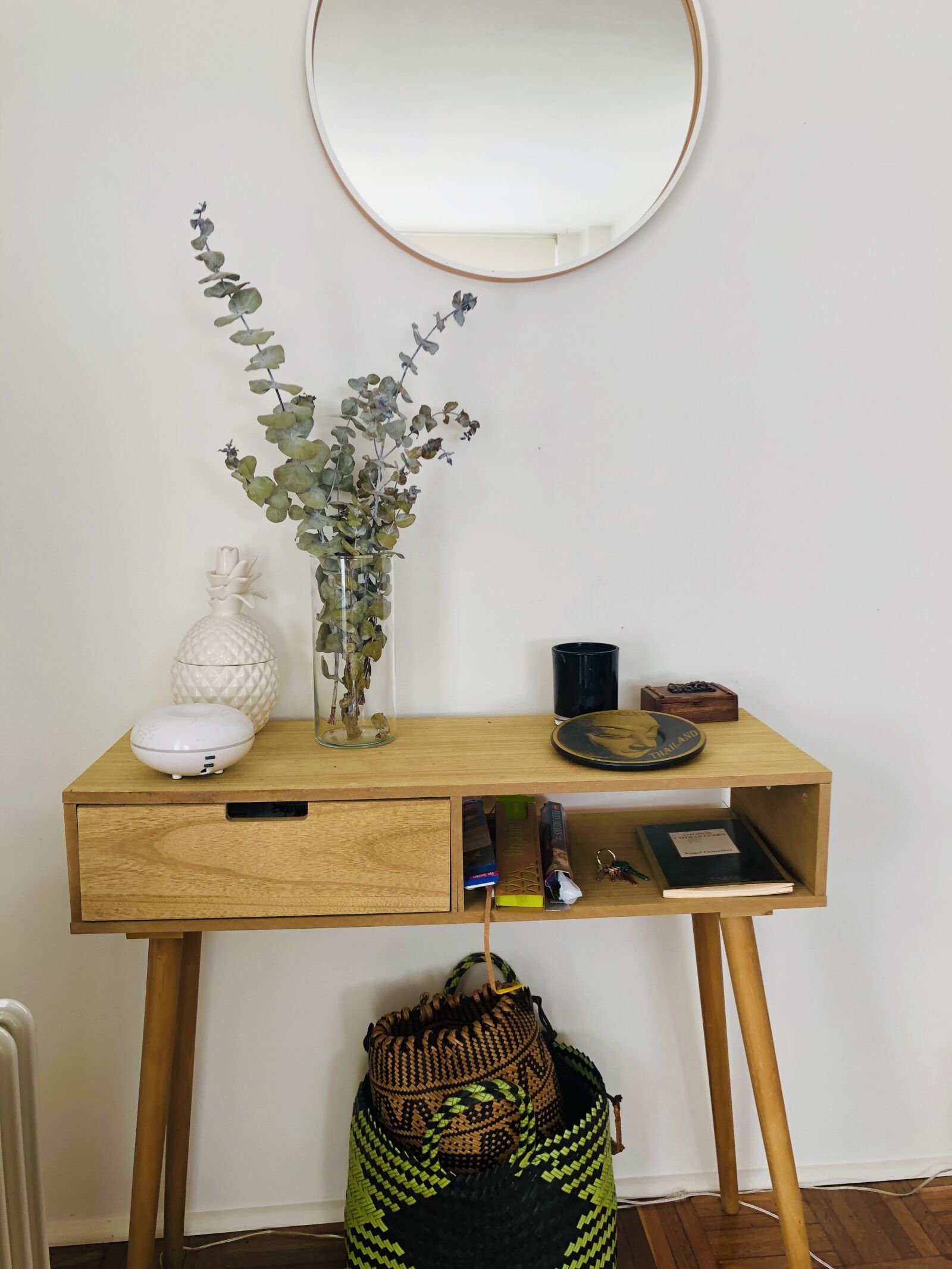 iPhone X back dual camera 4mm f/1.8 sample photo. Interior, design, desk photography