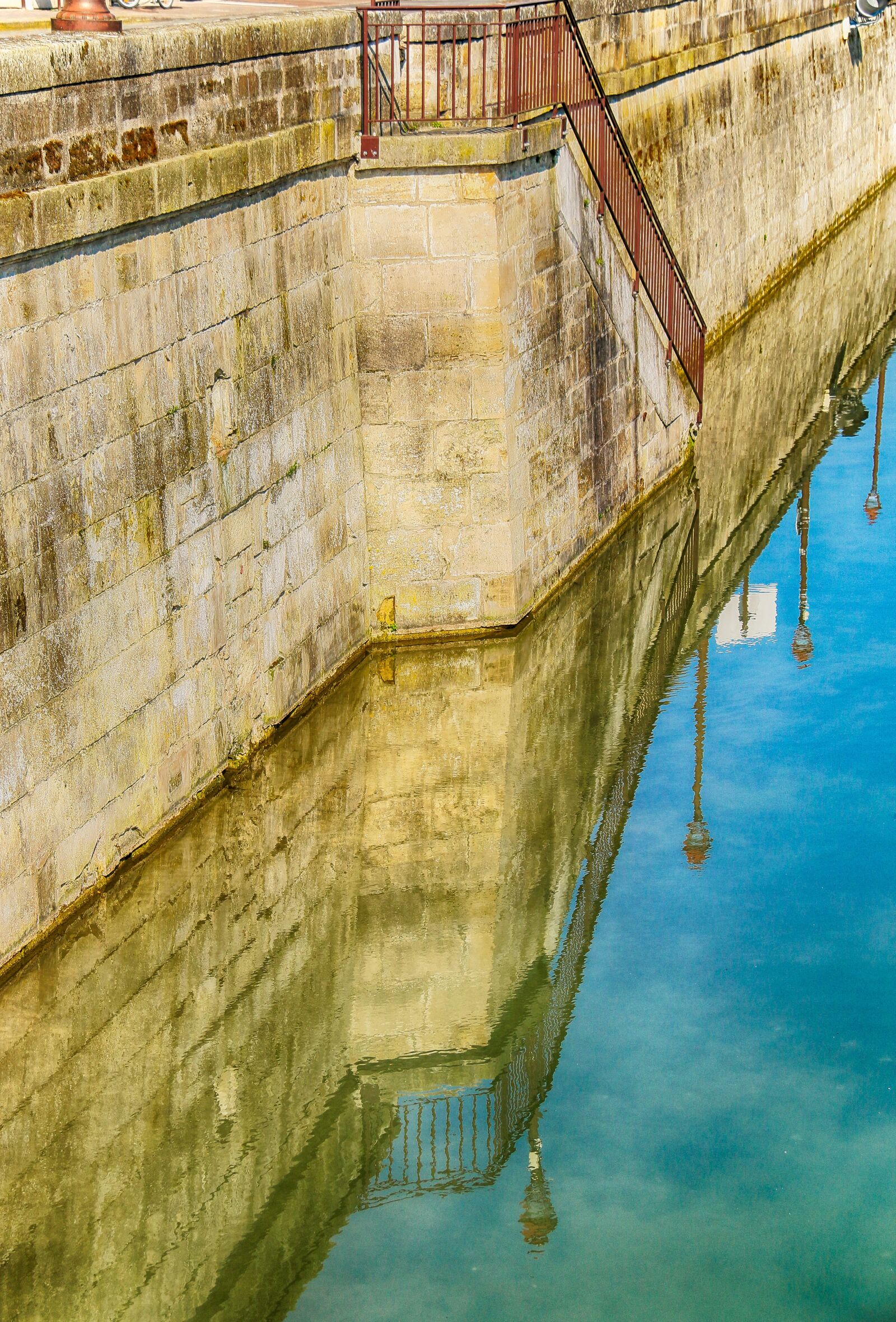 Canon EOS 70D sample photo. Reflection, ramparts, wall photography