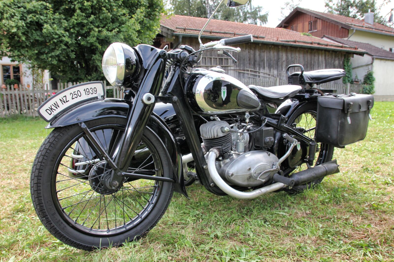Canon EOS 550D (EOS Rebel T2i / EOS Kiss X4) sample photo. Wheel, motorcycle, transport system photography