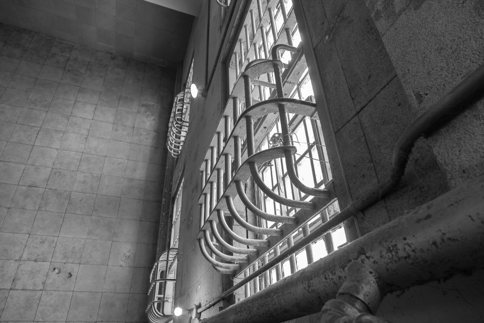 Canon EF 24-105mm F4L IS USM sample photo. Architecture, monochrome, indoors photography