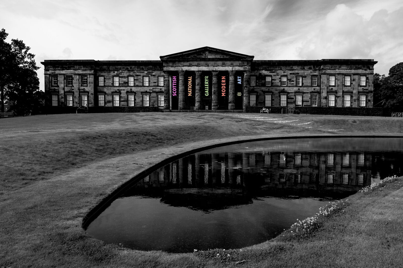 Nikon D2X sample photo. Scotland, museum, gallery photography