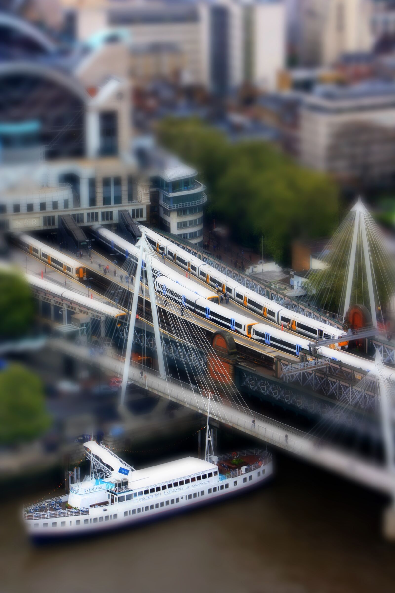 Canon EOS 1000D (EOS Digital Rebel XS / EOS Kiss F) sample photo. London, the river thames photography