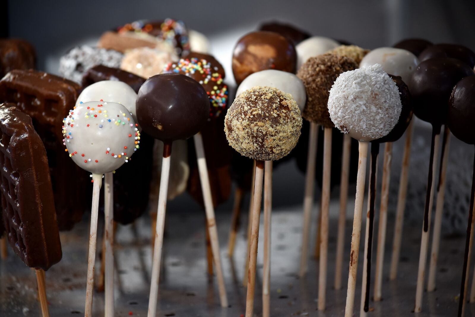 Nikon D5500 sample photo. Handmade, milk chocolate, sticks photography
