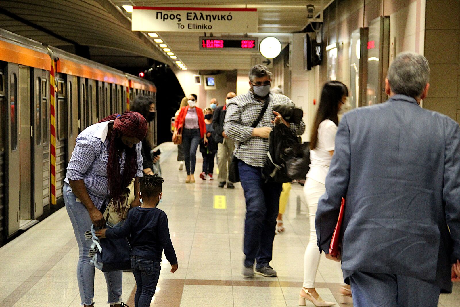 Canon EOS 4000D (EOS Rebel T100 / EOS 3000D) sample photo. Athens, metro, covid 19 photography