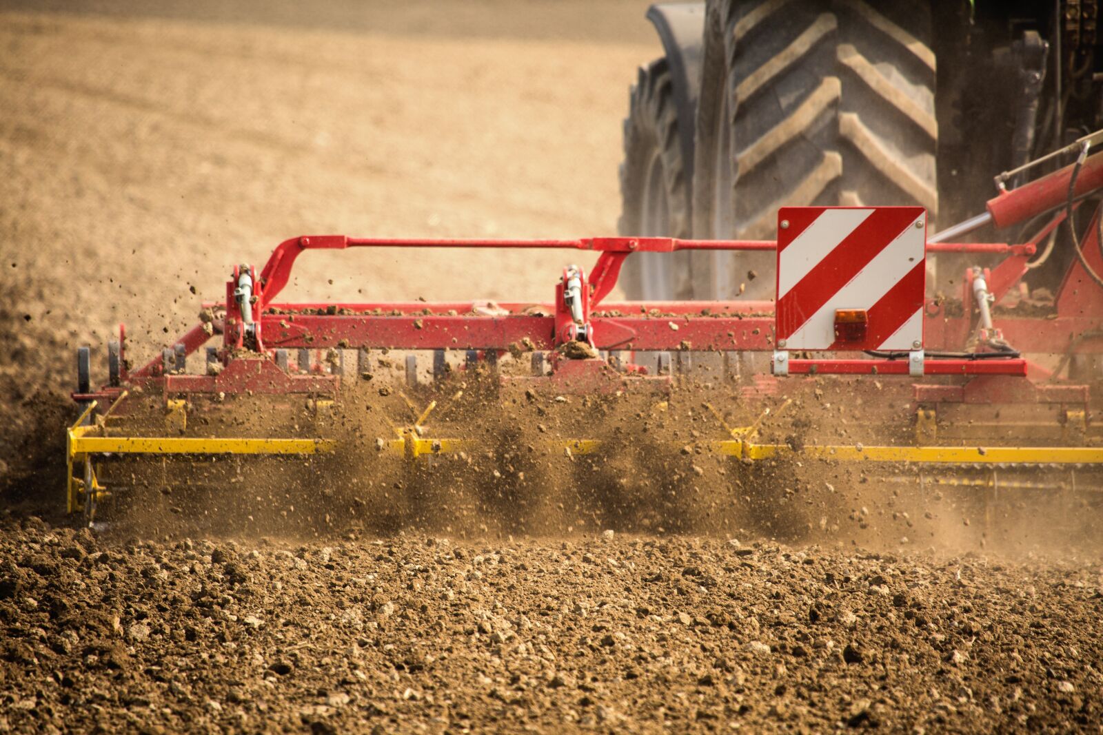 Canon EF 100-400mm F4.5-5.6L IS USM sample photo. Tractor, field, harrow photography