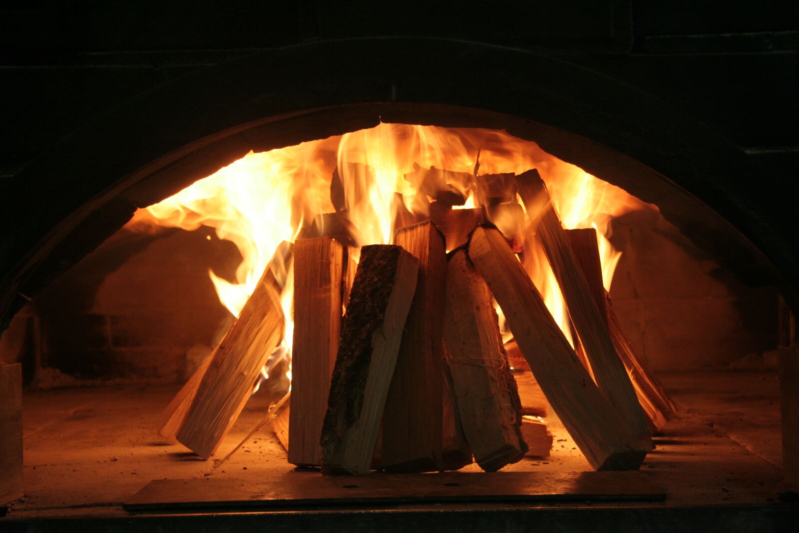 Canon EOS 350D (EOS Digital Rebel XT / EOS Kiss Digital N) sample photo. Wood fire, wood stove photography