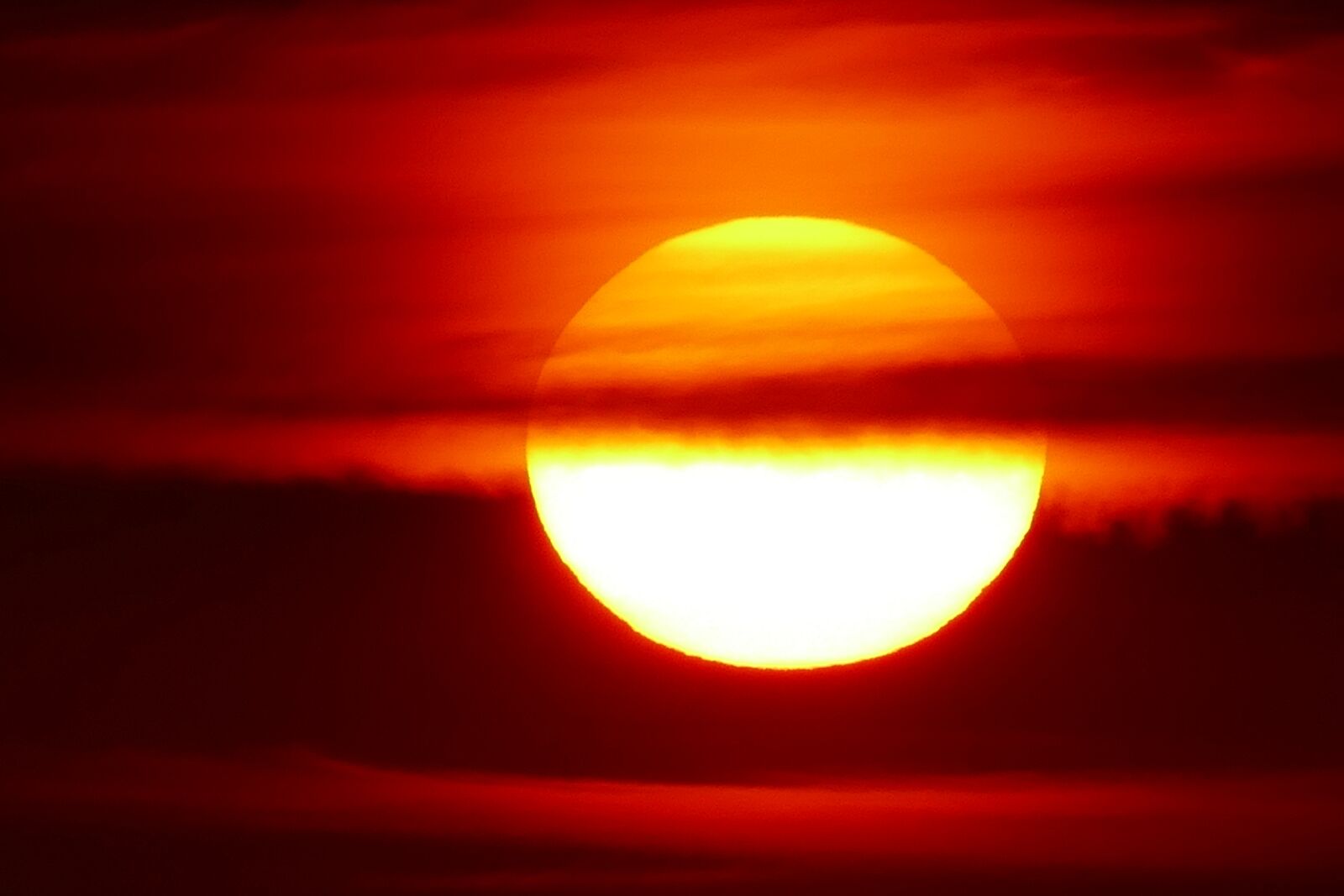 Panasonic Lumix DMC-FZ1000 sample photo. Sunset, dramatic, nature photography