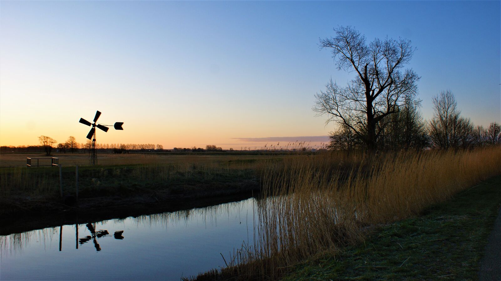 Sony Alpha DSLR-A350 sample photo. Sunrise, early, channel photography