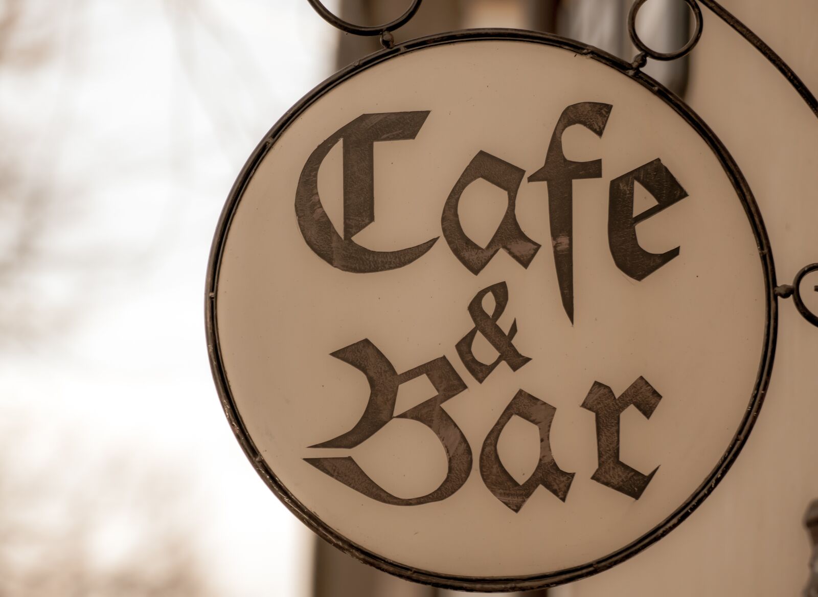 Canon EOS 200D (EOS Rebel SL2 / EOS Kiss X9) sample photo. Shield, coffee, bar photography