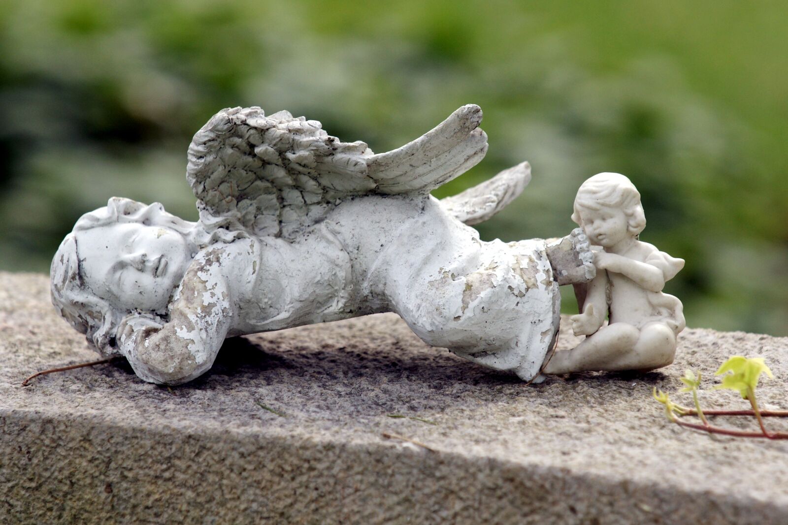 Sony Alpha DSLR-A700 sample photo. Angel, angel figure, reclining photography