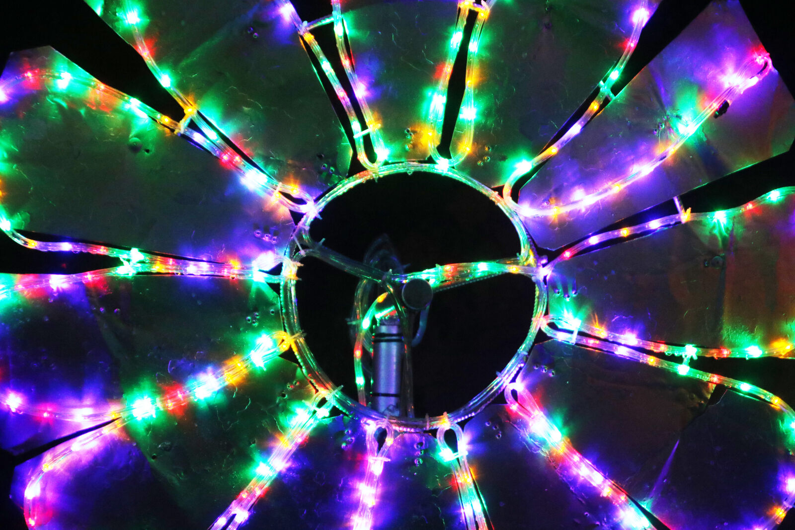 Canon EOS 7D Mark II sample photo. Bright, christmas, christmas, decorations photography
