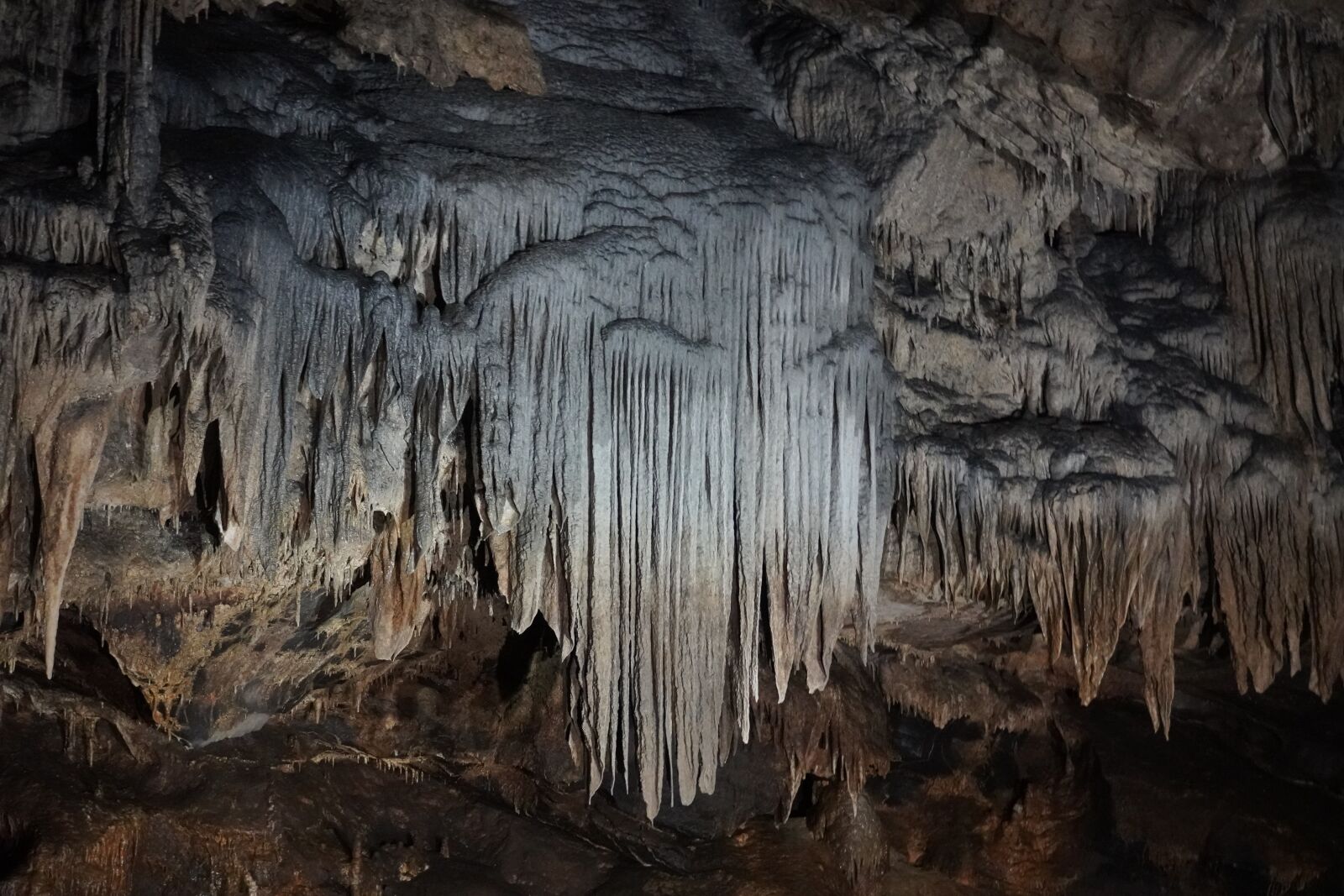 Sony E 16-50mm F3.5-5.6 PZ OSS sample photo. Cave, grotto, landscape photography