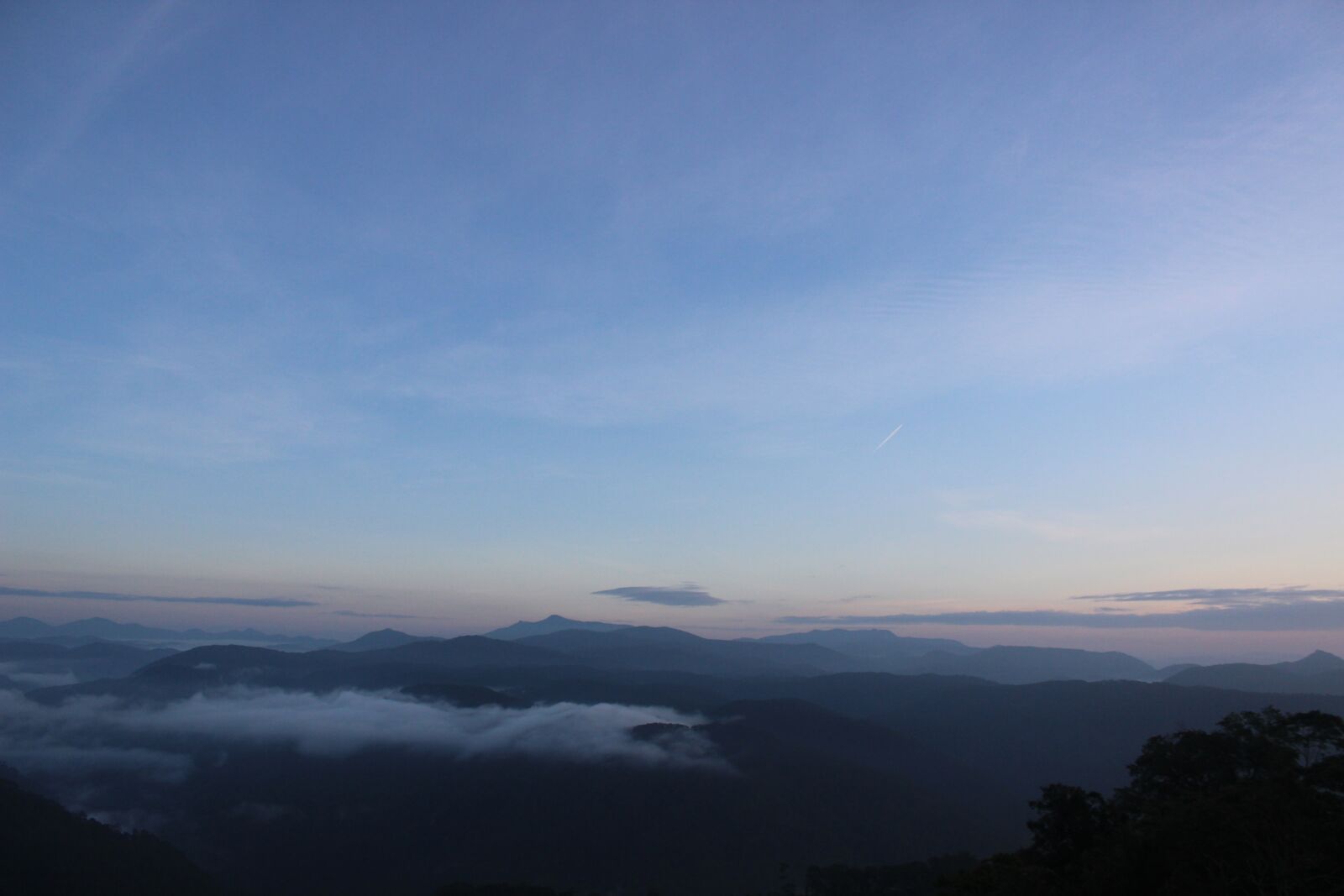 Canon EOS 600D (Rebel EOS T3i / EOS Kiss X5) sample photo. Morning sky, cloudy sky photography