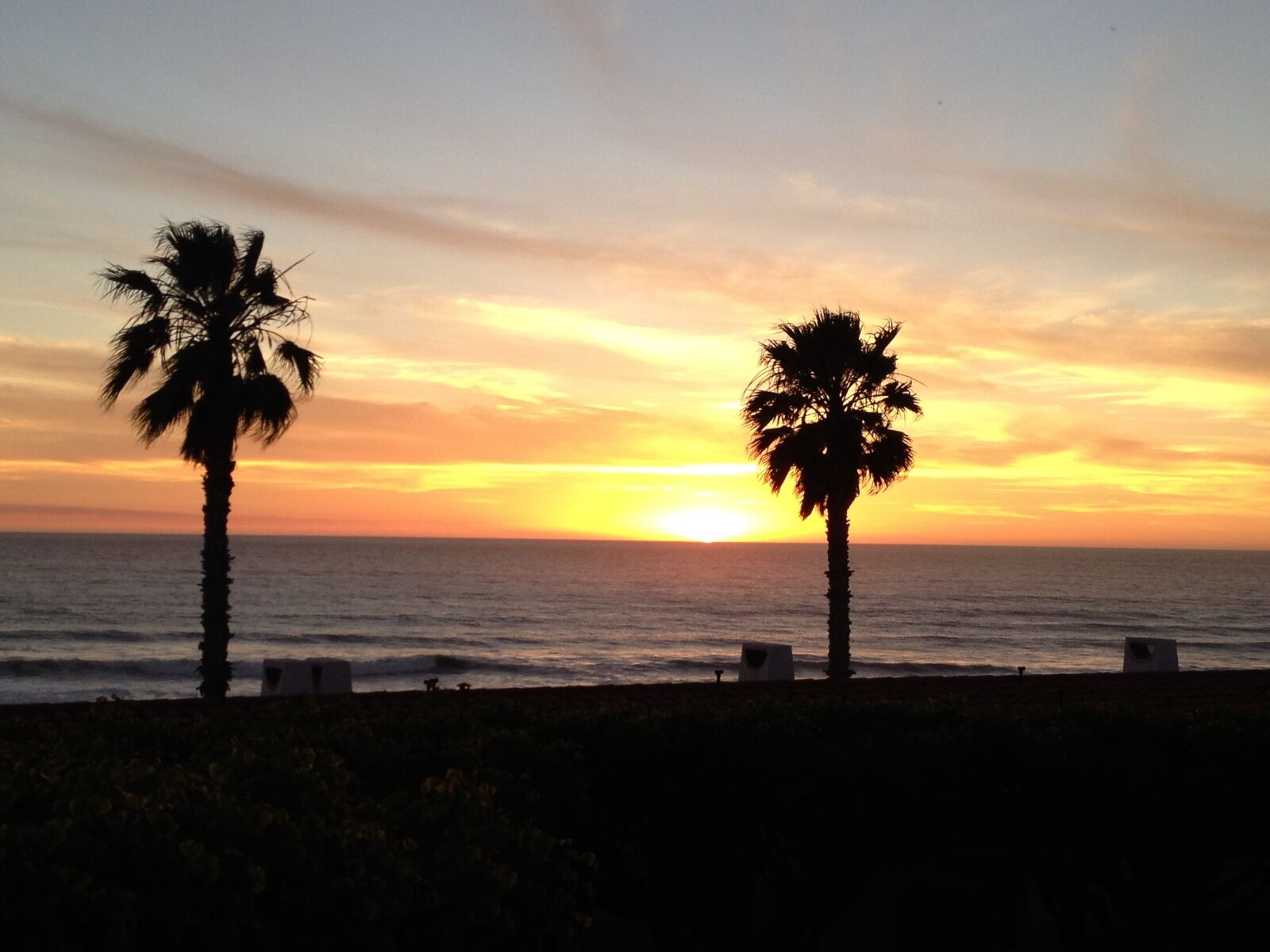 iPhone 4S back camera 4.28mm f/2.4 sample photo. Mexico, palm trees, sunset photography