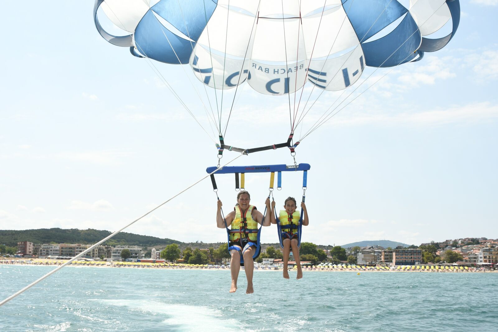 Nikon D7500 sample photo. Parasailing, vacation, beach photography