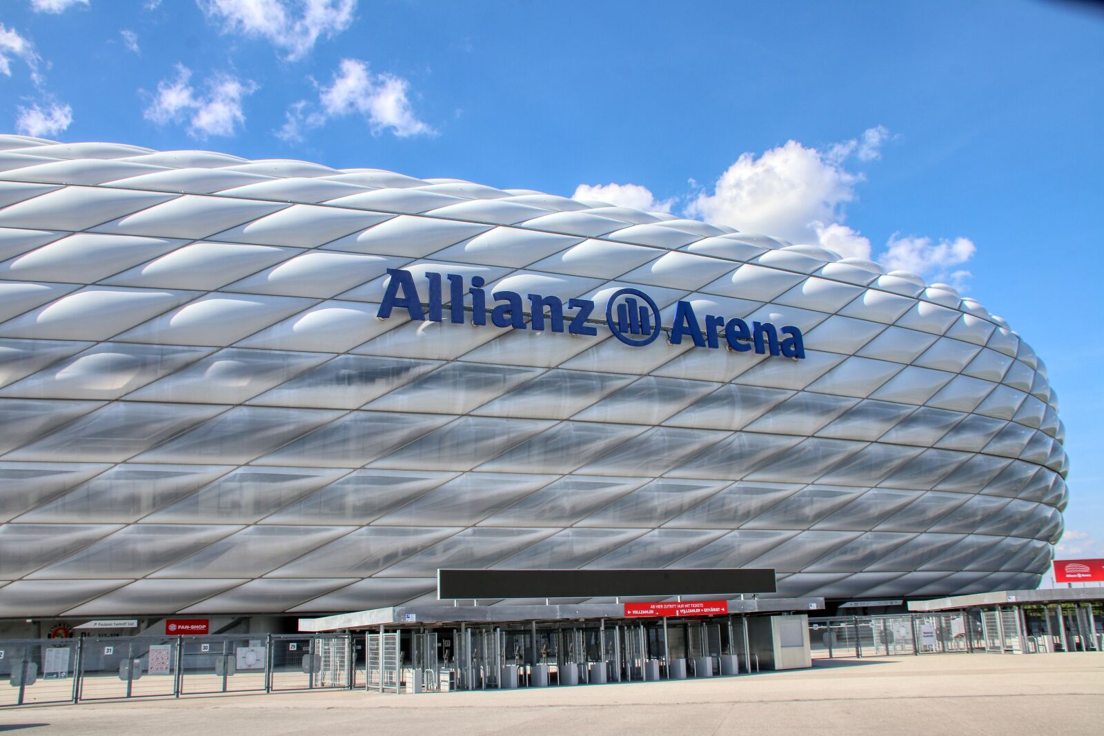 Canon EOS 80D sample photo. Alliance, allianz arena, football photography
