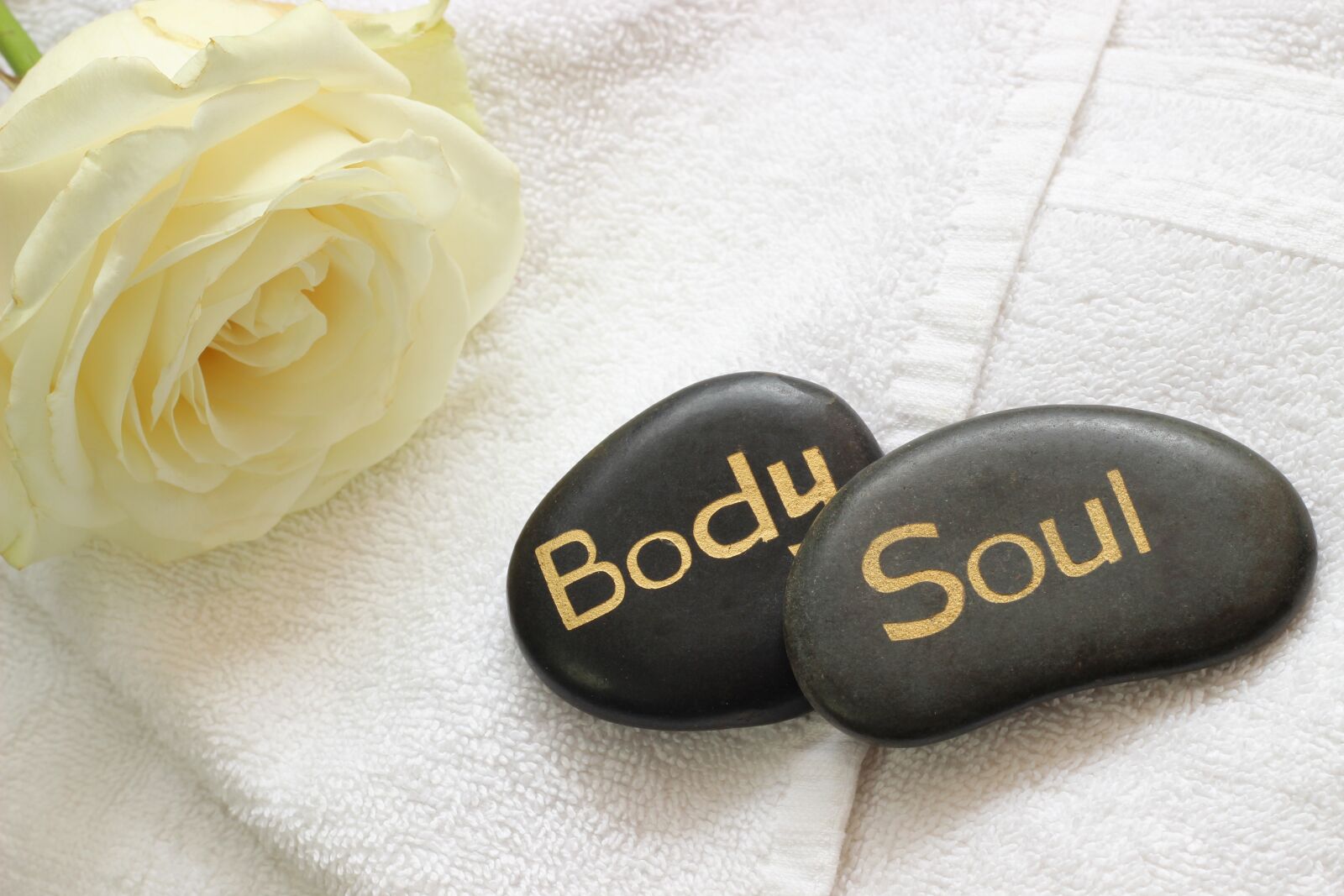 Canon EOS 600D (Rebel EOS T3i / EOS Kiss X5) + Canon EF 50mm F1.8 II sample photo. Relaxation, towel, relax photography