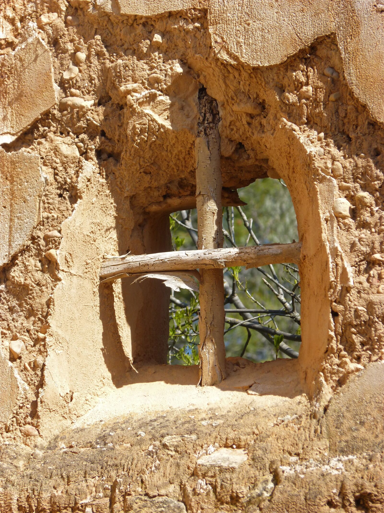 Panasonic DMC-FZ62 sample photo. Window, ruin, balusters photography