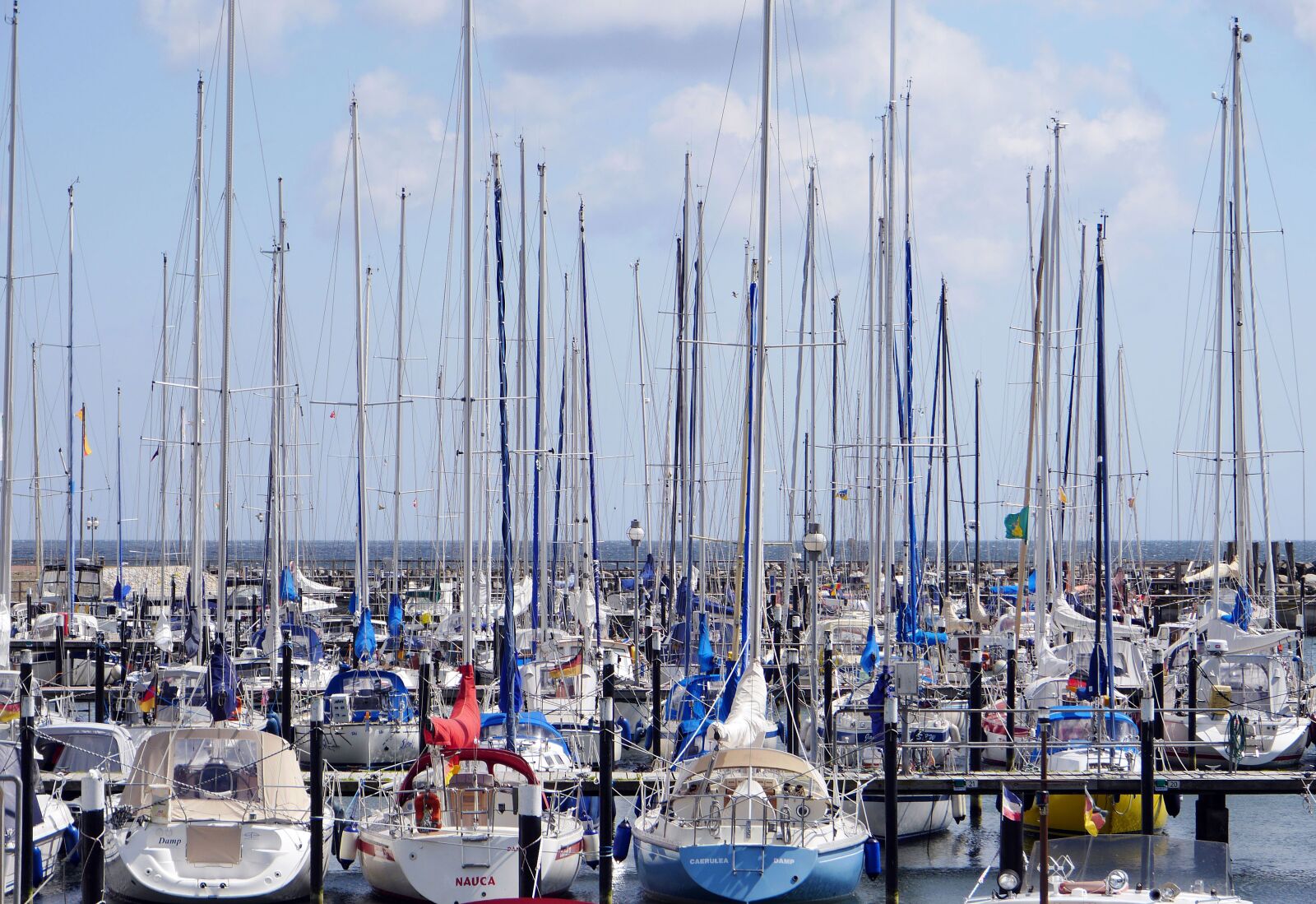Panasonic Lumix DMC-GH3 sample photo. Marina, mast forest, investors photography