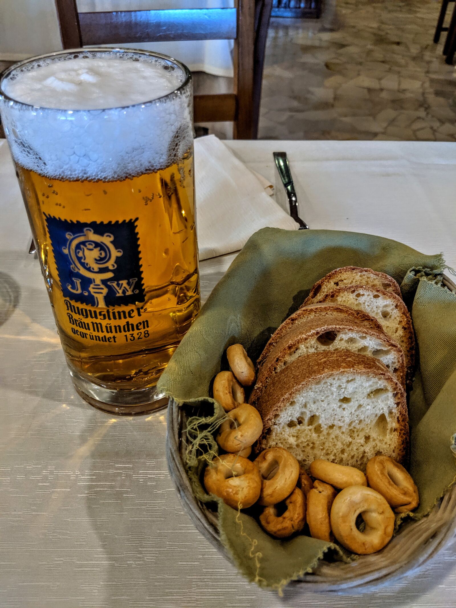 Google Pixel 2 sample photo. Break, beer, restaurant photography