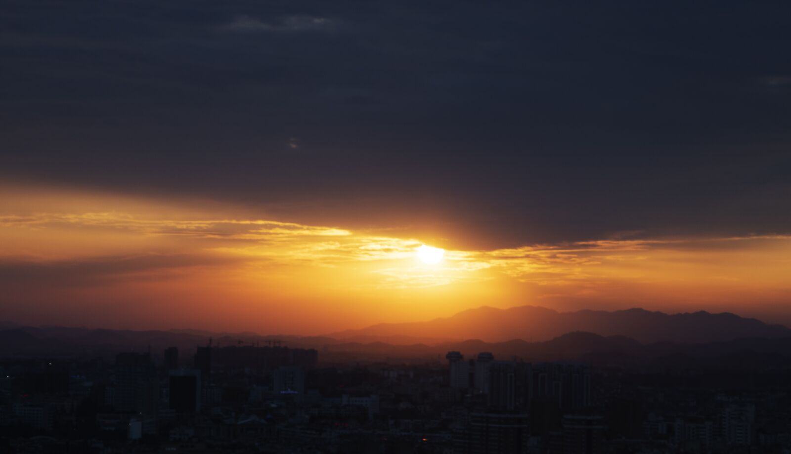 Canon EOS 6D Mark II sample photo. Sunset, at dusk, outside photography