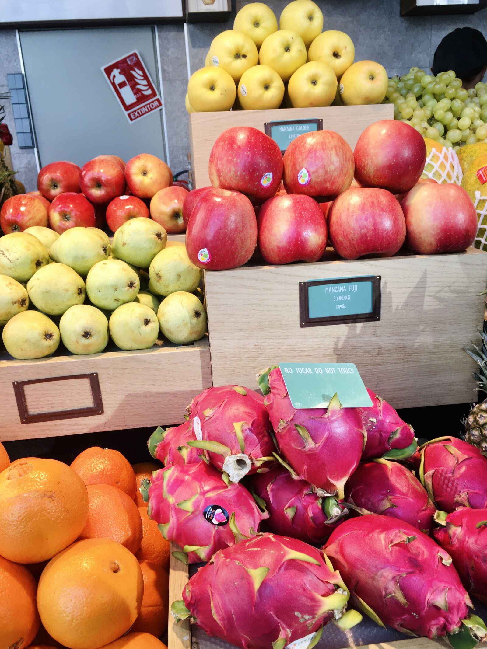 iPhone SE back camera 4.15mm f/2.2 sample photo. Fruit, marketplace, dragon fruit photography