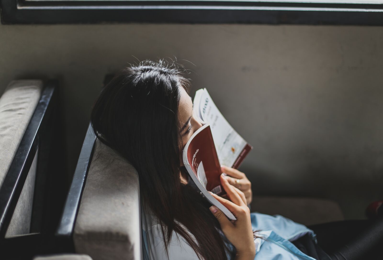 Canon EF 50mm F1.4 USM sample photo. Woman, book, reading photography