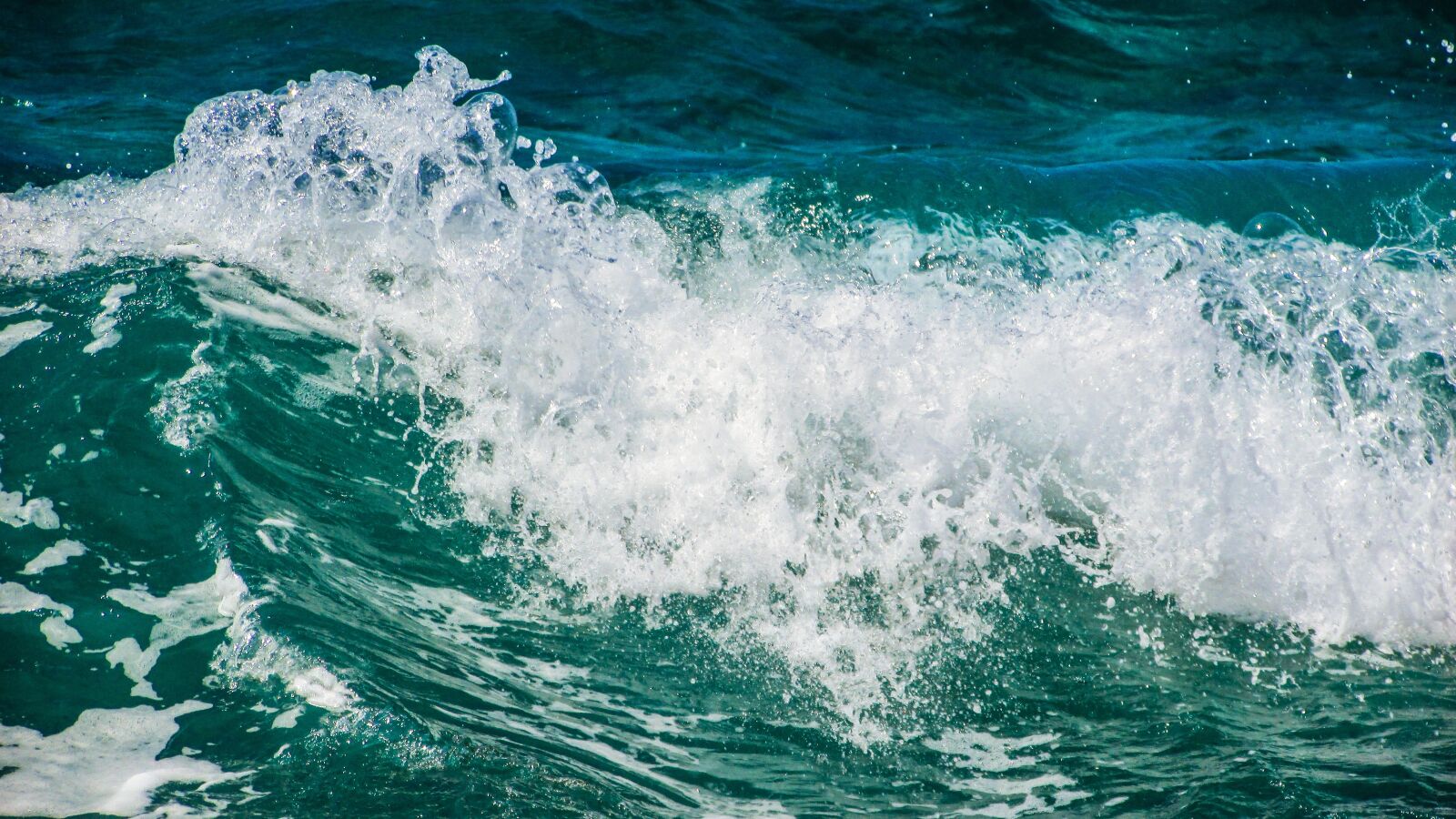 Canon PowerShot SX400 IS sample photo. Wave, bubbles, foam photography