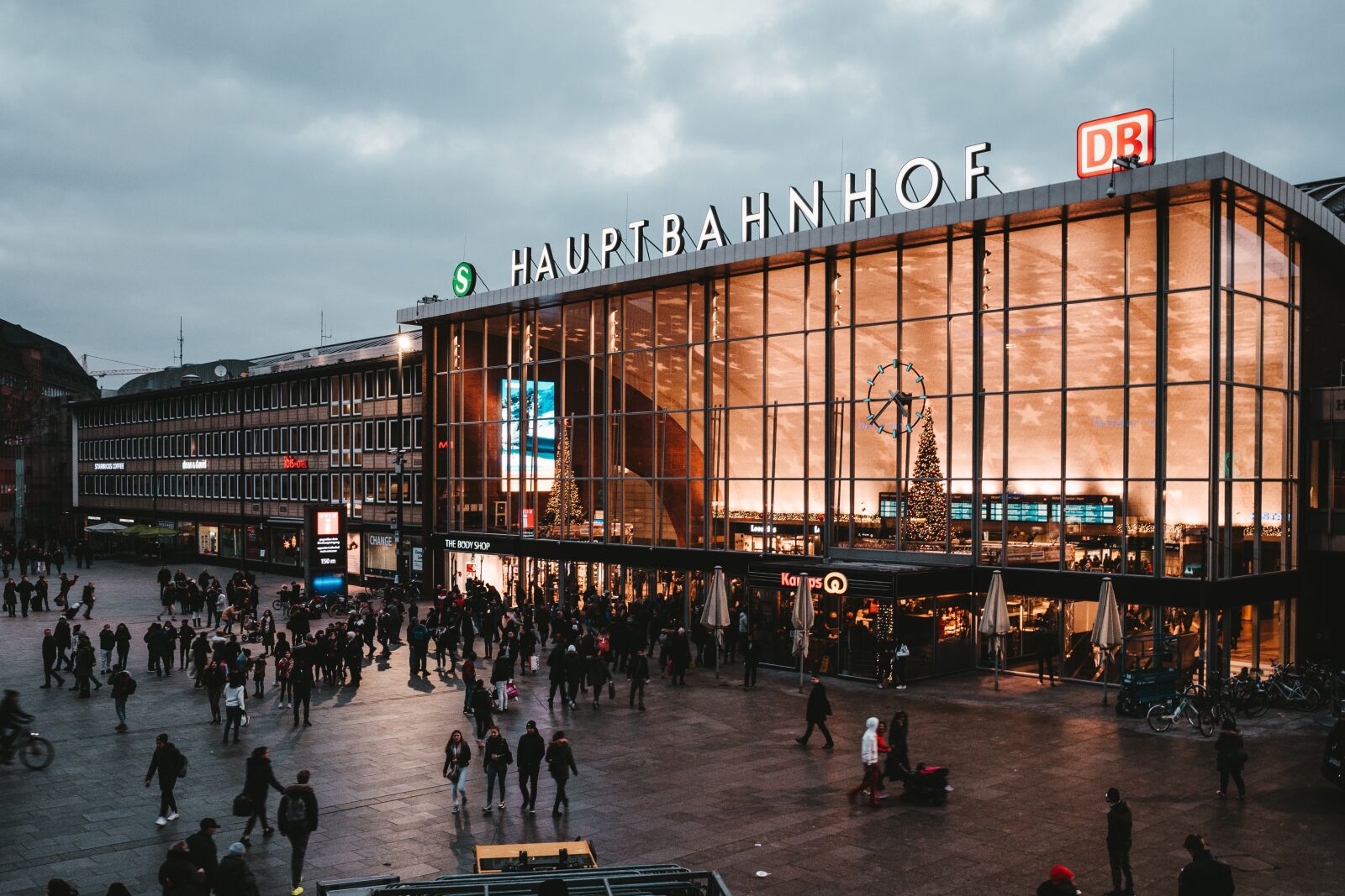 Nikon D7500 sample photo. Hauptbahnhof, station, urban photography