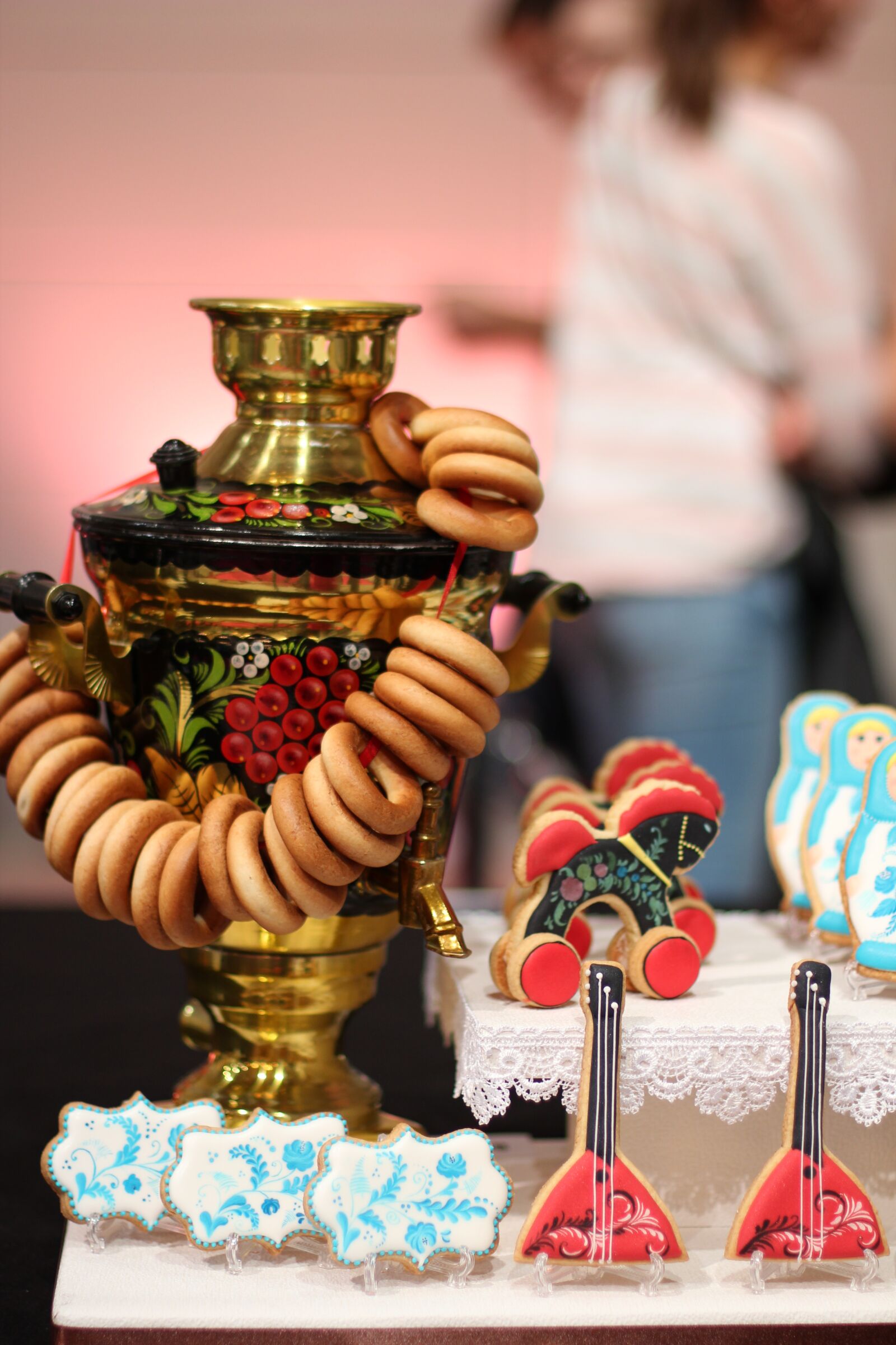 Canon EOS 600D (Rebel EOS T3i / EOS Kiss X5) + Canon EF 50mm F1.4 USM sample photo. Samovar, russian, decoration photography