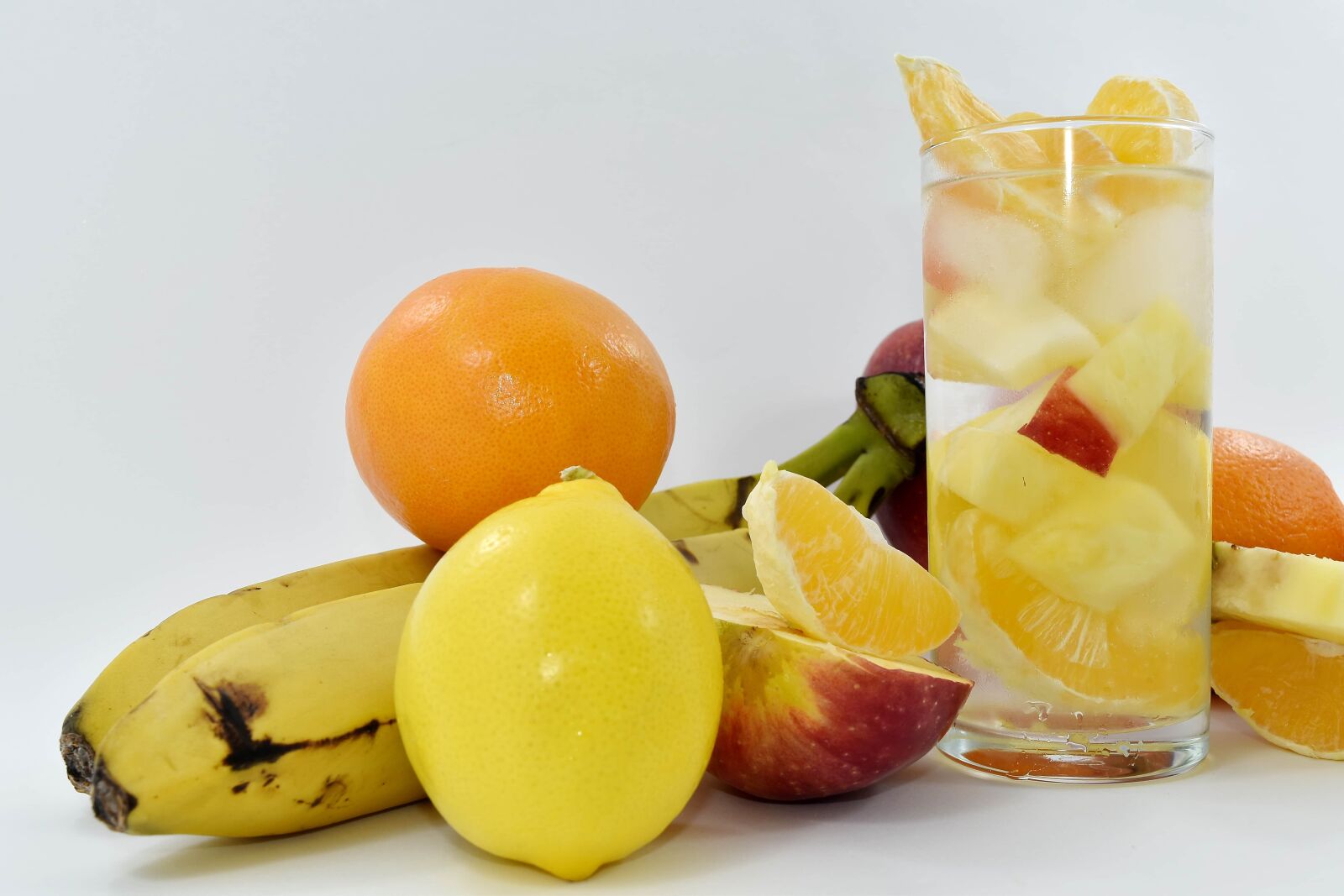 Nikon D5500 sample photo. Apple, banana, cold water photography