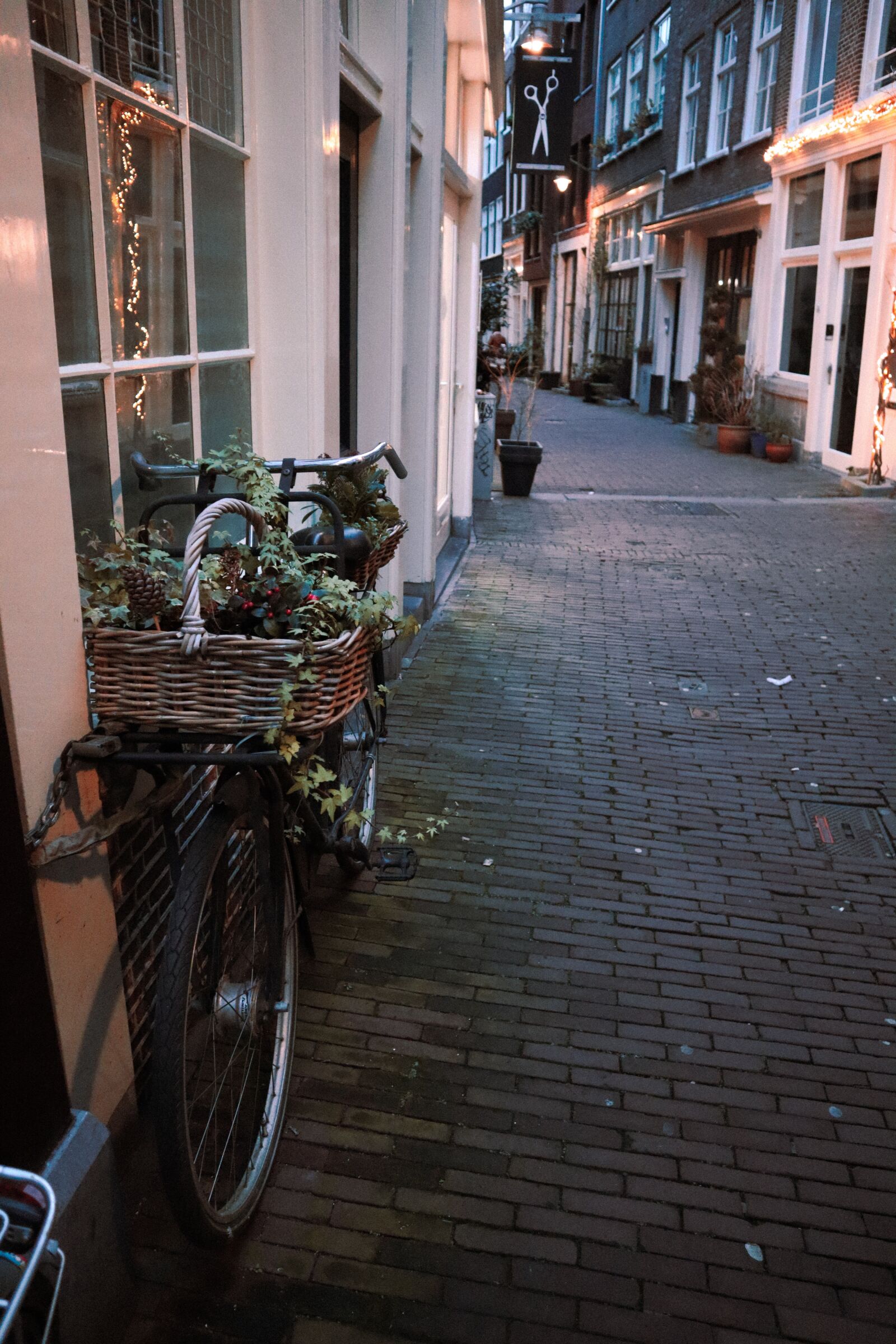 Canon EF-M 15-45mm F3.5-6.3 IS STM sample photo. Amsterdam, bike, street photography