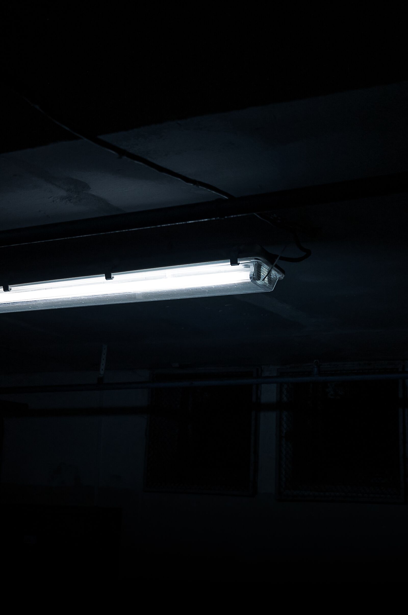 Sony SLT-A37 + Sony DT 18-55mm F3.5-5.6 SAM sample photo. Lamp, parking, asphalt photography