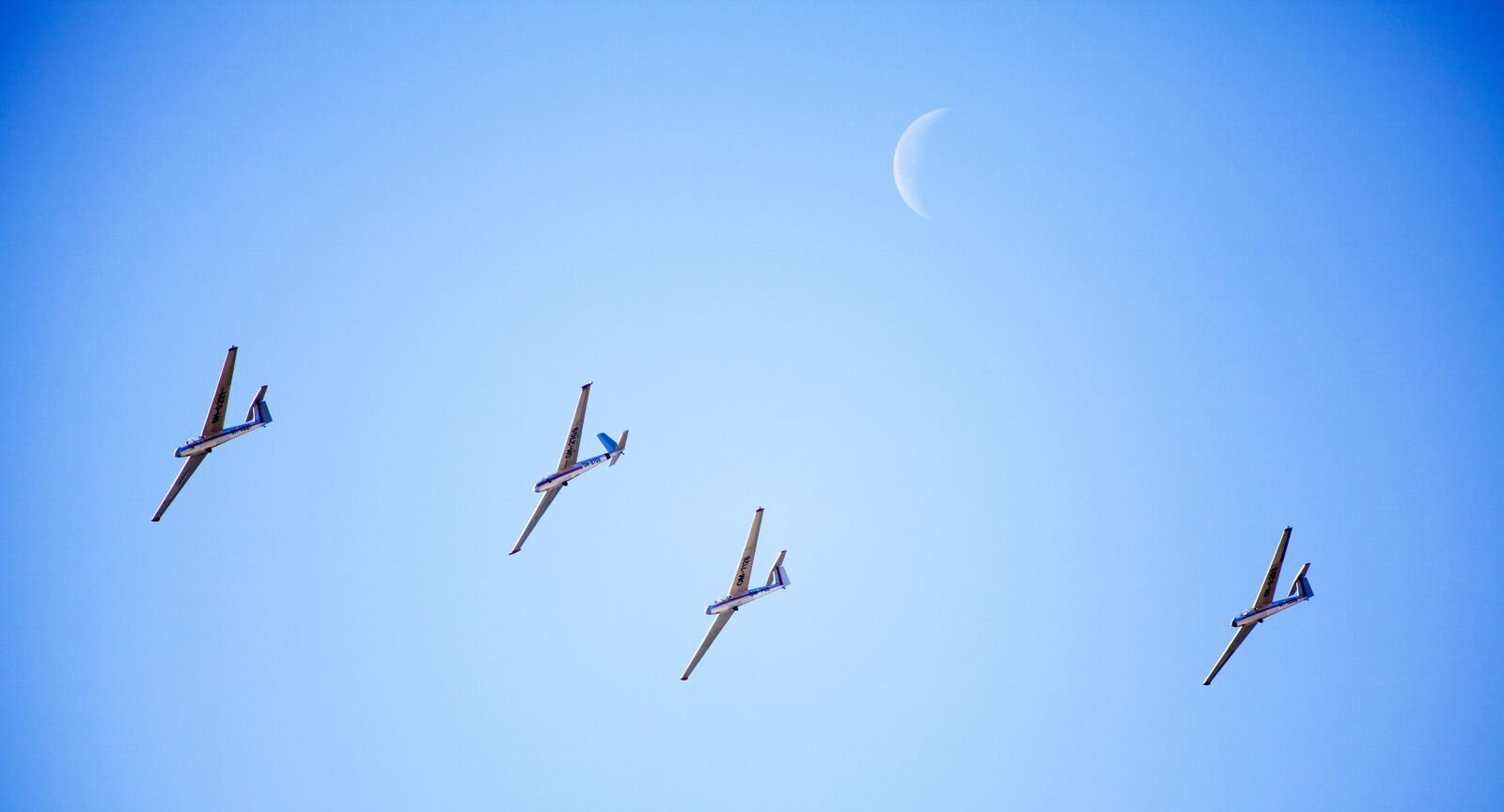 Canon EF 70-300mm F4-5.6 IS USM sample photo. Glider, slia , o photography