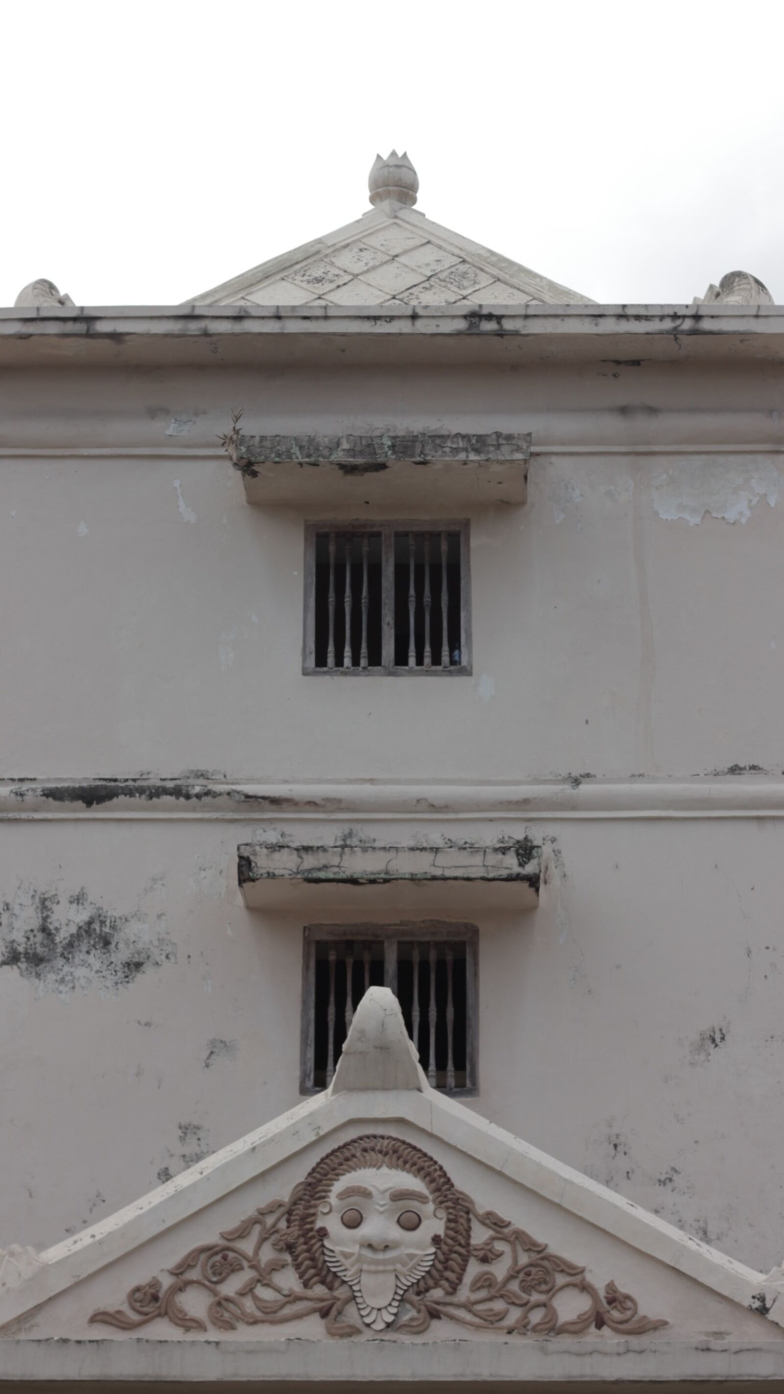 Canon EOS 600D (Rebel EOS T3i / EOS Kiss X5) + Canon EF 50mm F1.8 II sample photo. Art, building, sculpture photography