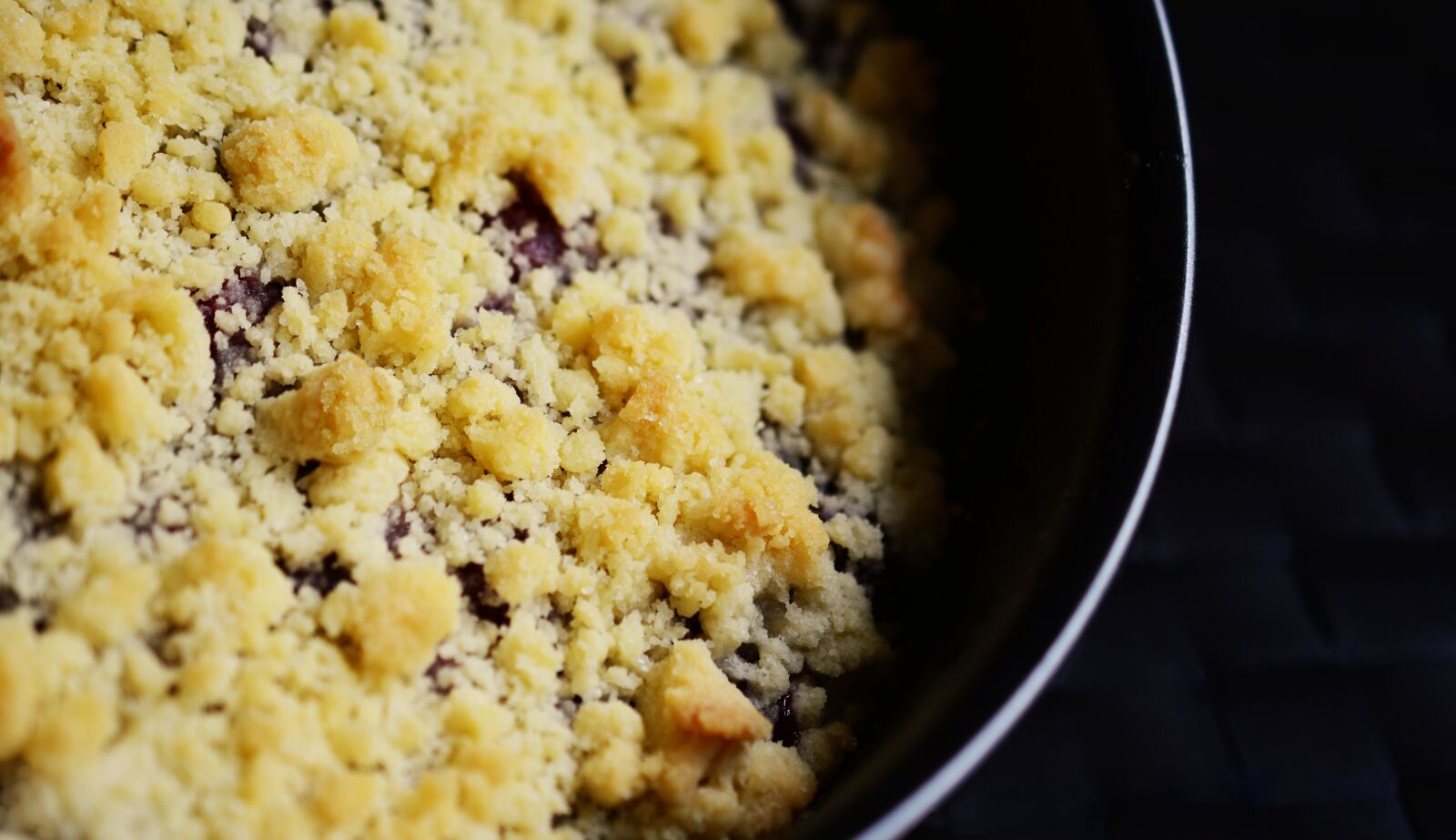 Nikon D5200 sample photo. Cake, streusel cake, baked photography