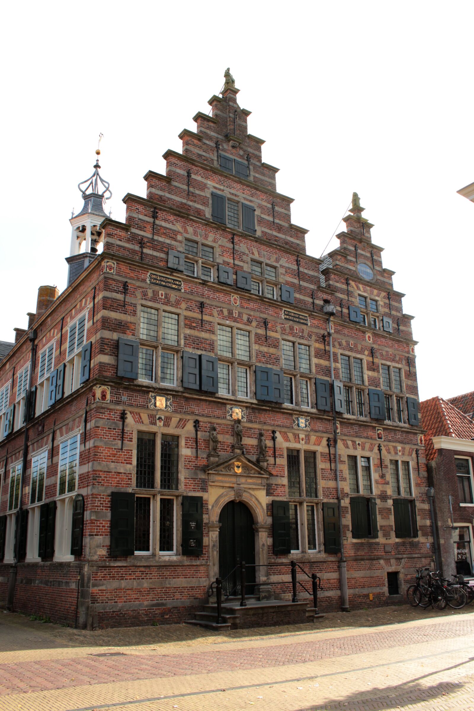 Canon EOS 600D (Rebel EOS T3i / EOS Kiss X5) sample photo. Naarden, town hall, architecture photography
