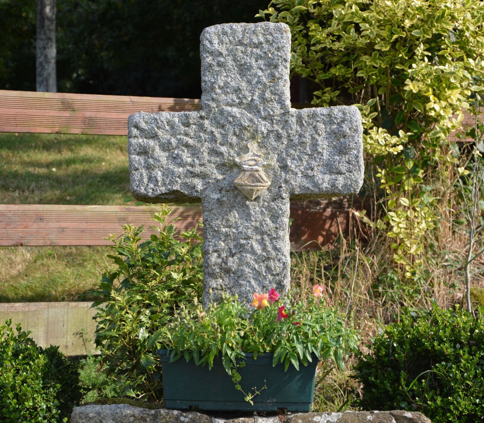 Nikon D5200 sample photo. Stone cross, baguer morvan photography